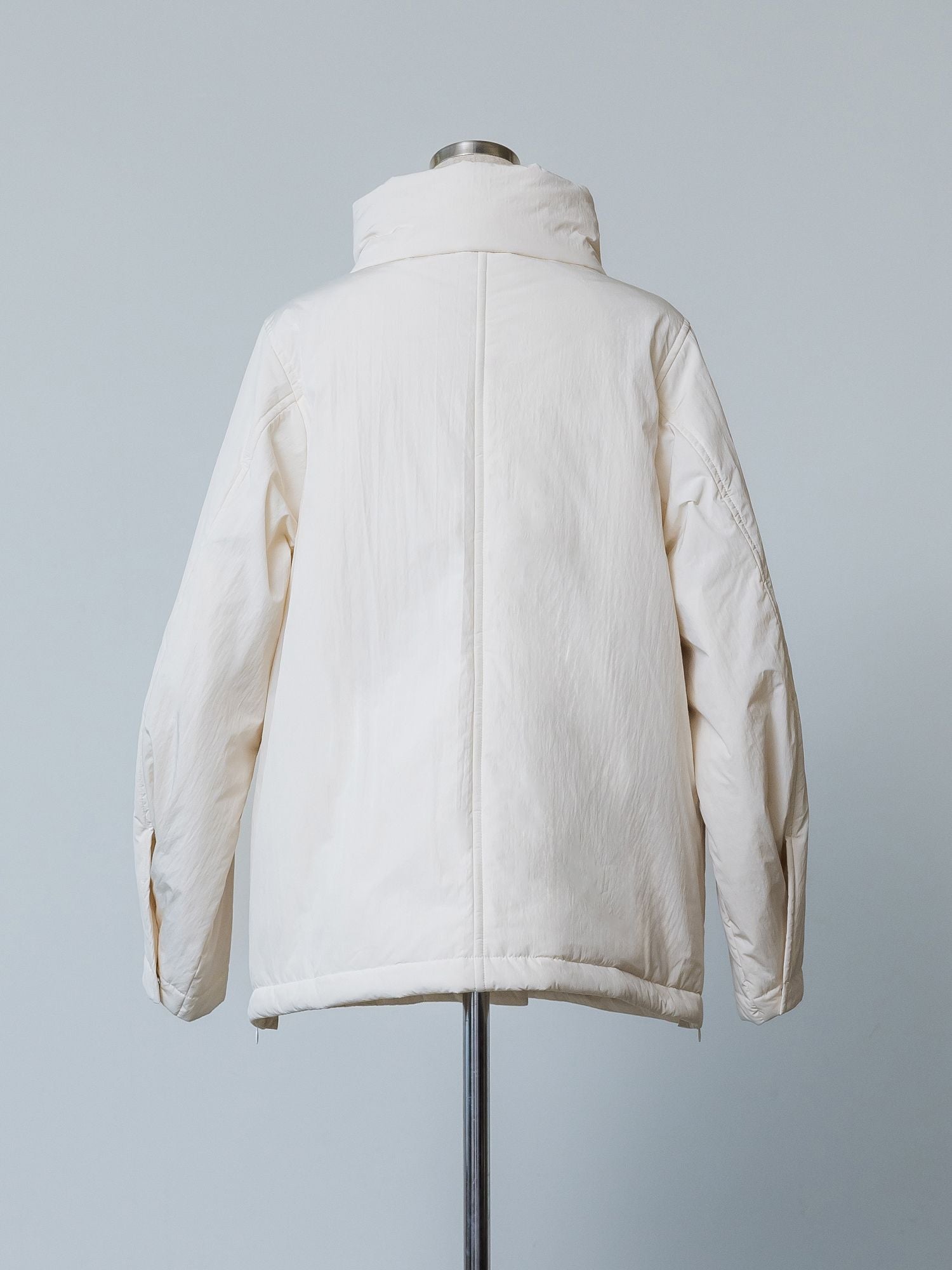 スタンドカラーダウンジャケット