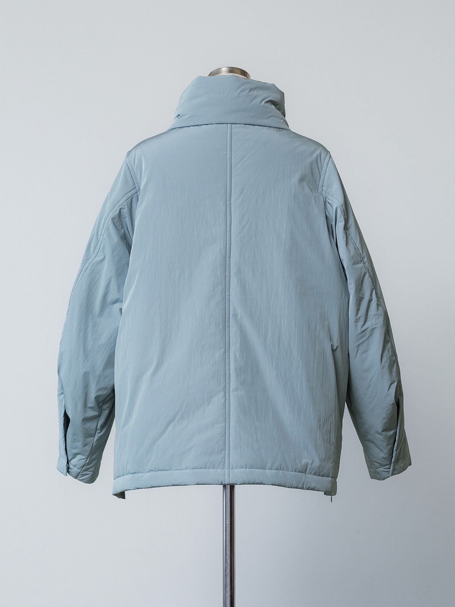 スタンドカラーダウンジャケット