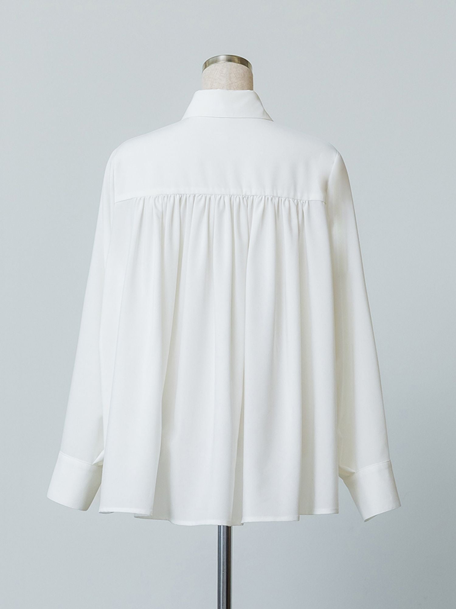 ボタンスリーブギャザーシャツ