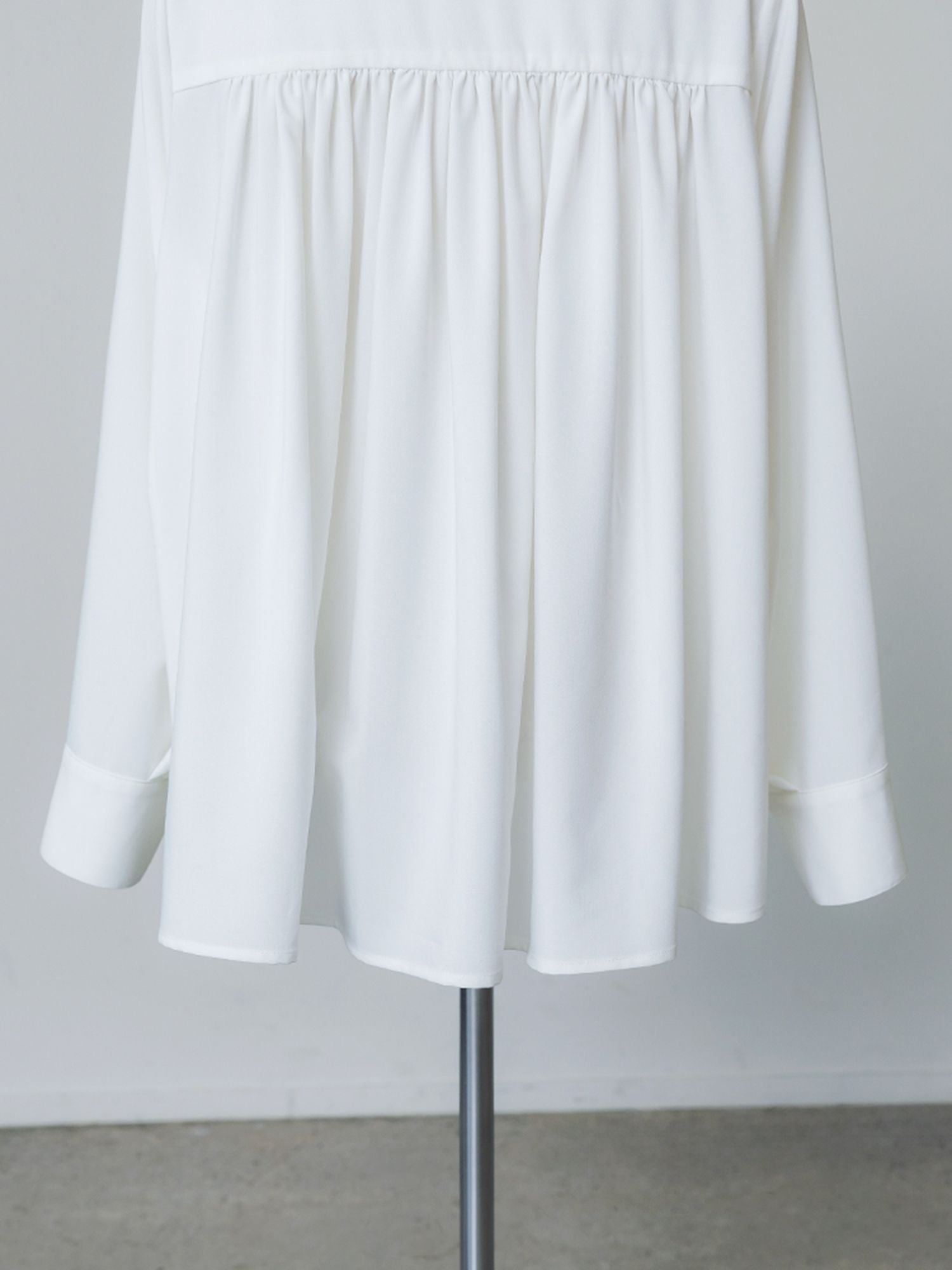 ボタンスリーブギャザーシャツ