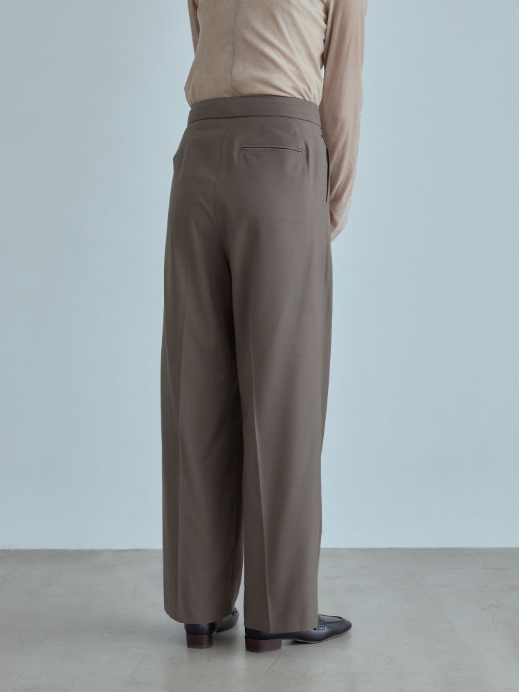 H173 B81 W60 H88 /着用サイズ:モデルサイズ
※モデルサイズ:サイズ1より股下+8cm