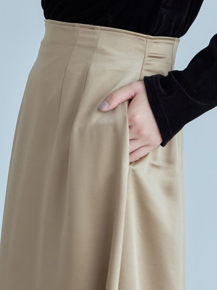 H173 B81 W60 H88 /着用サイズ:モデルサイズ
※モデルサイズ:サイズ1より総丈+12cm