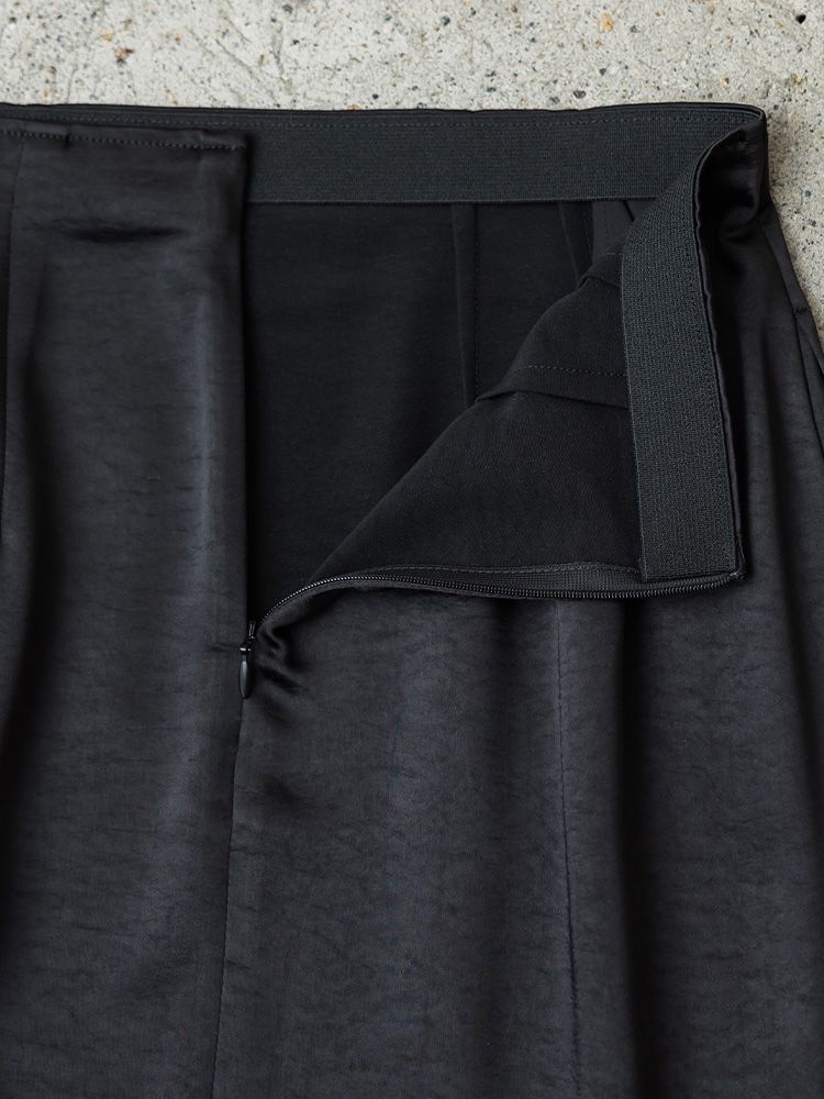 ドレープサテンマキシスカート