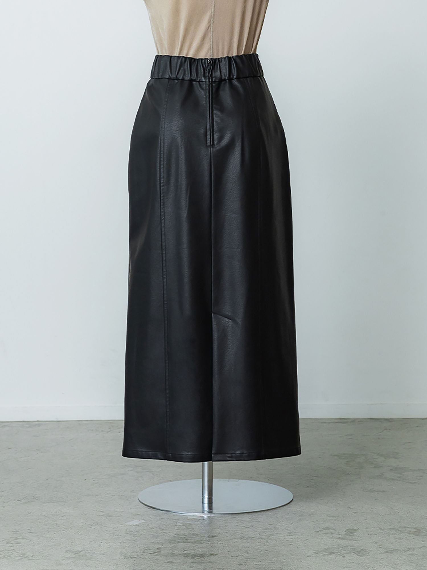 フェイクレザーナロースカート