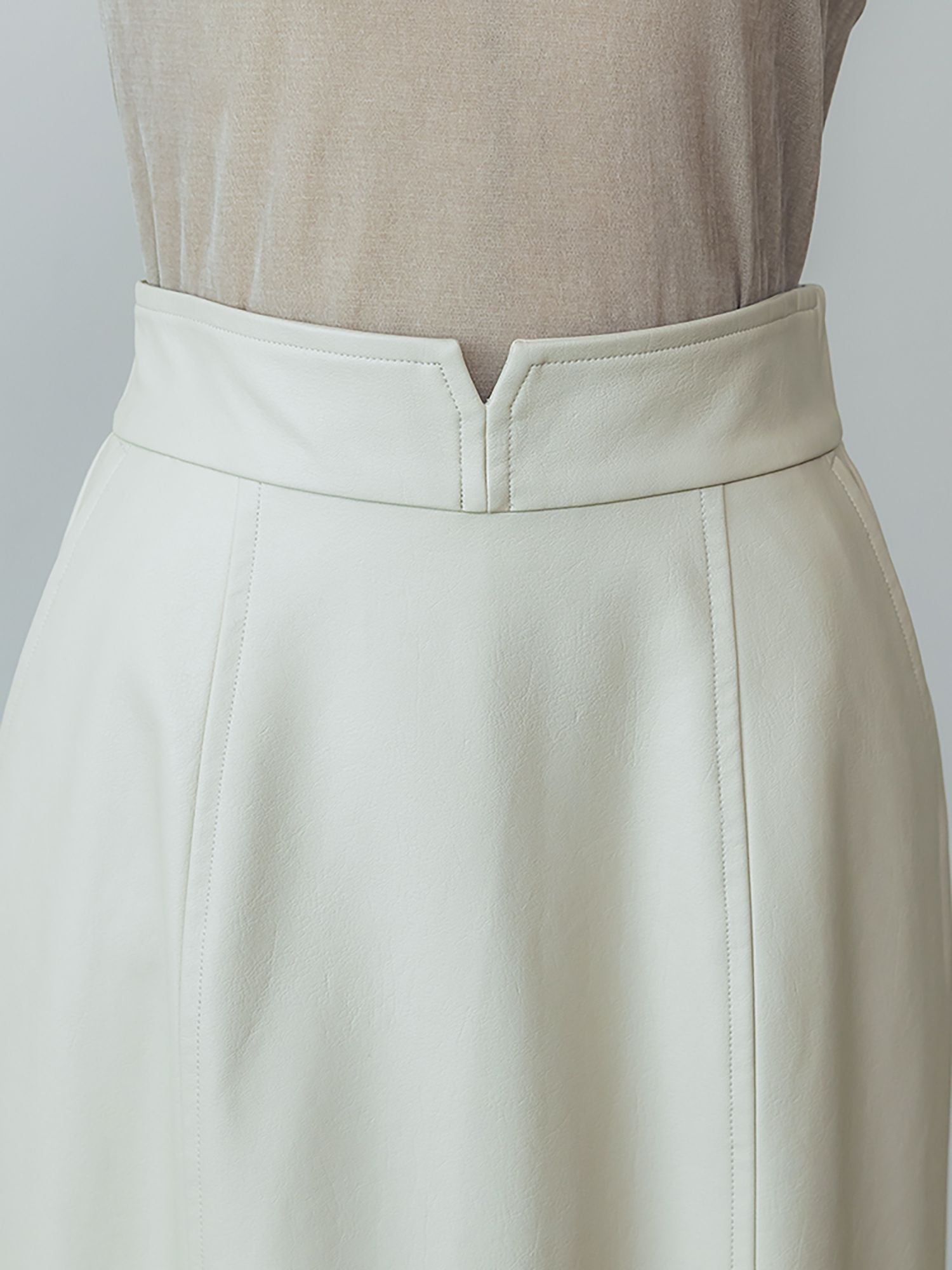 フェイクレザーナロースカート