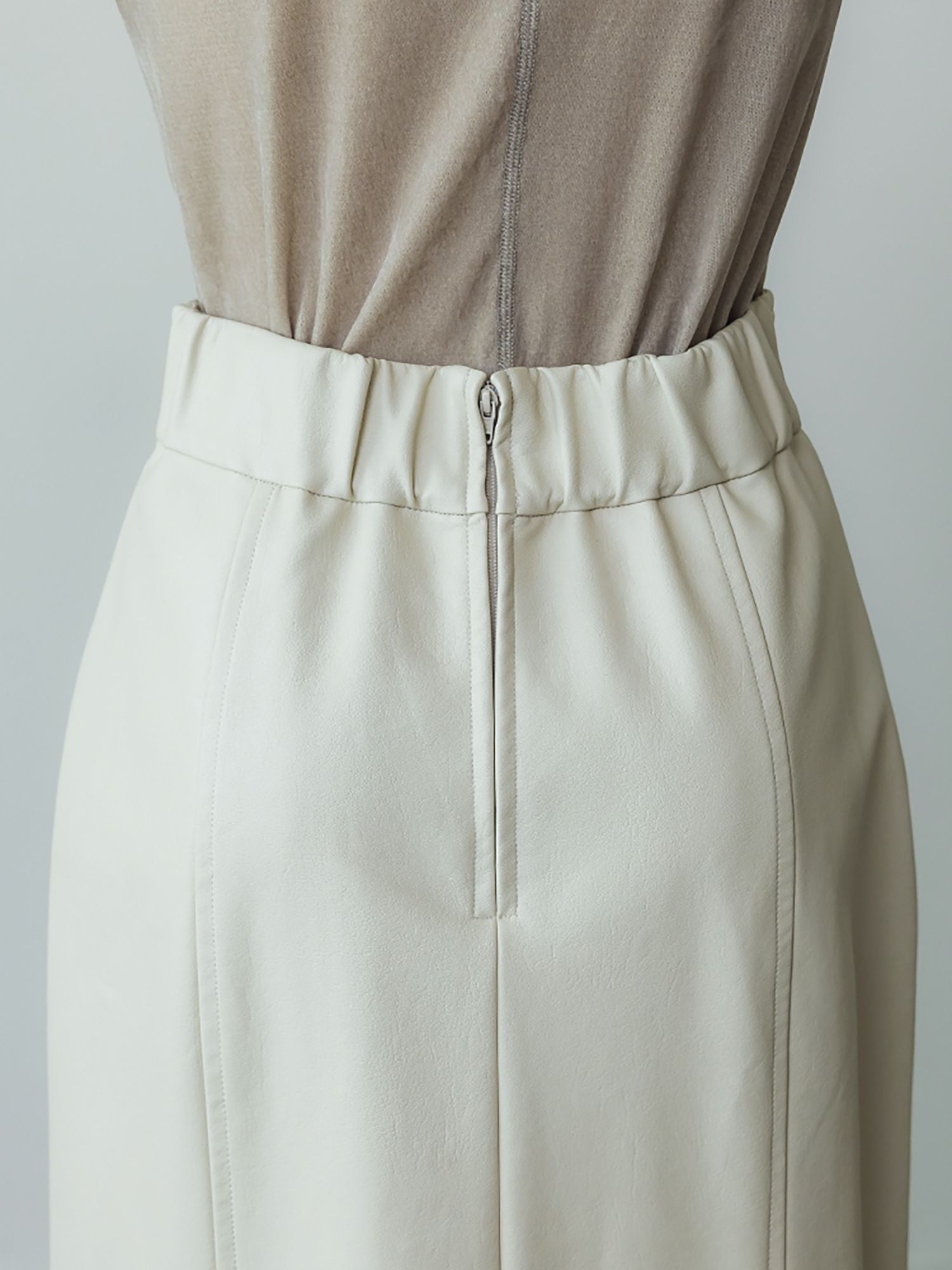 フェイクレザーナロースカート