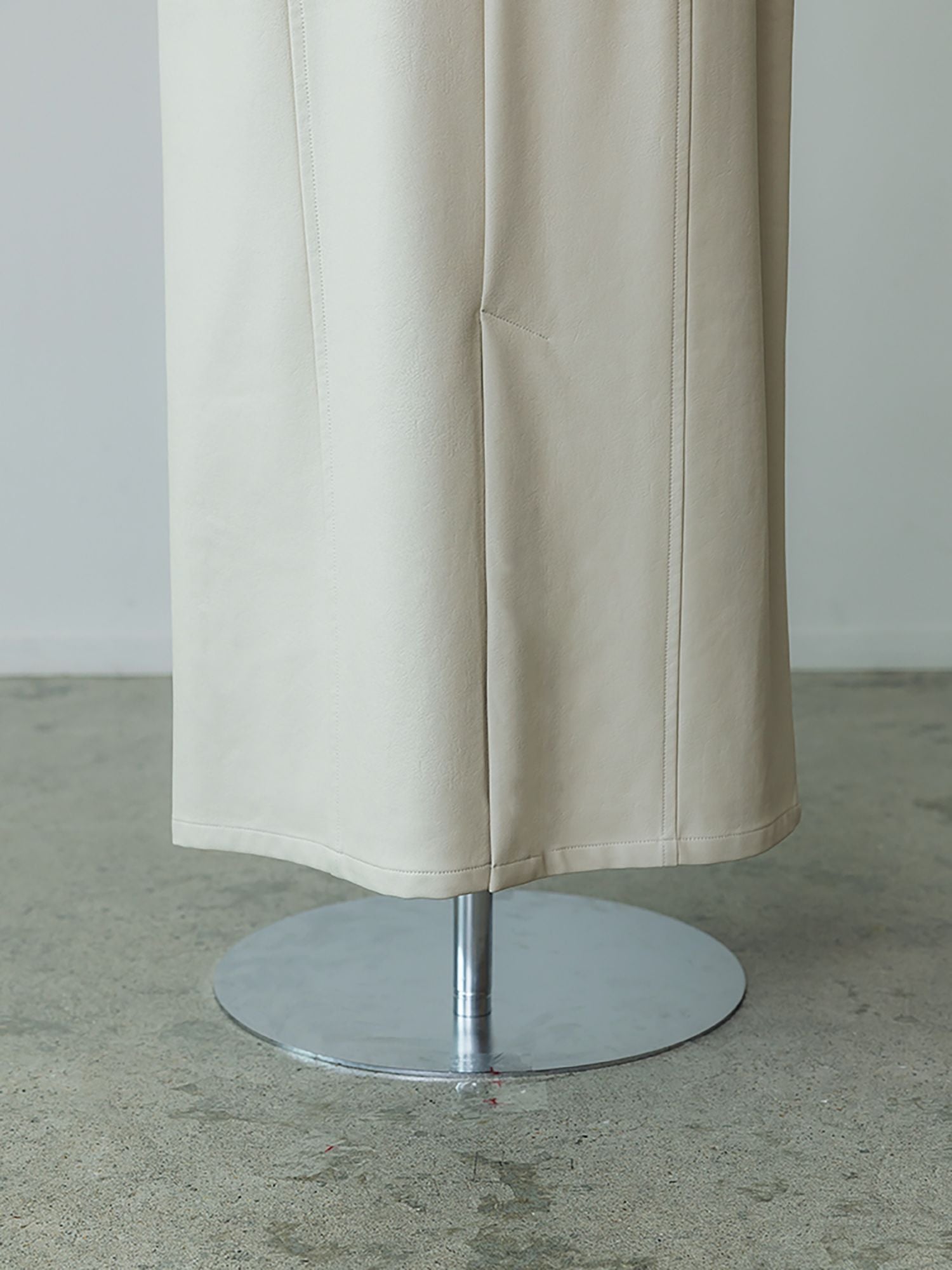 フェイクレザーナロースカート