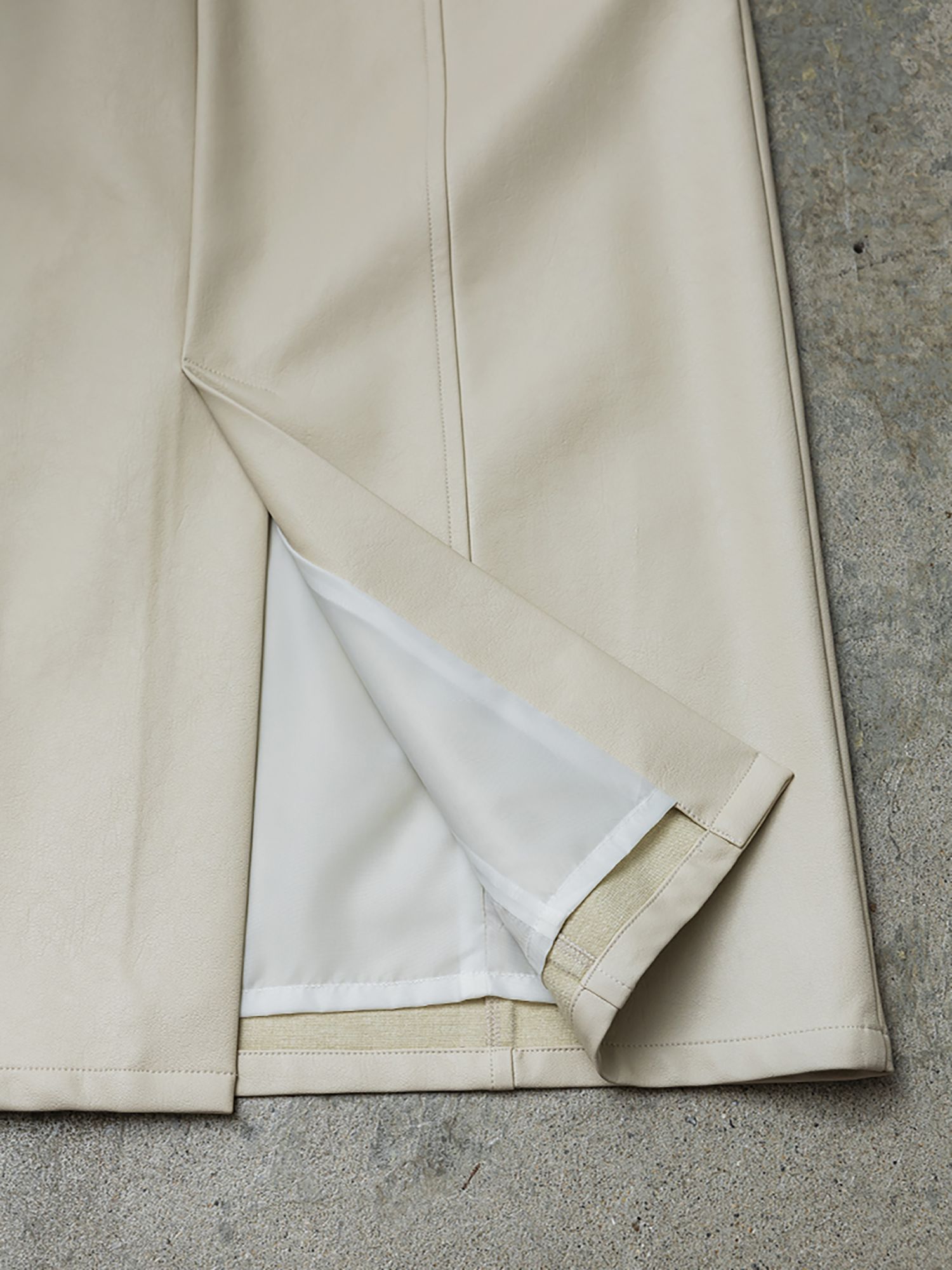 フェイクレザーナロースカート