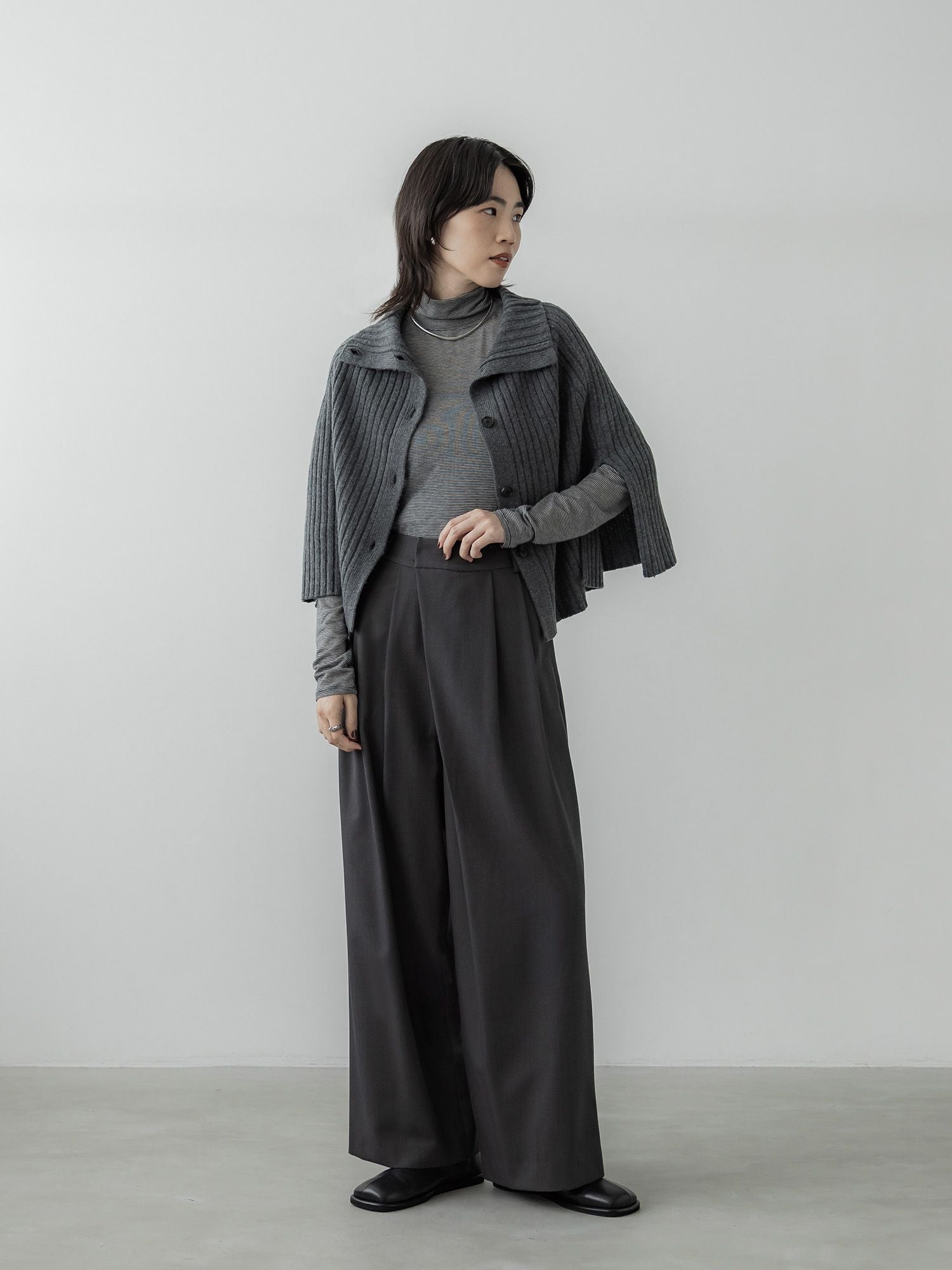 crewre online store / アシンメトリーツータックパンツ