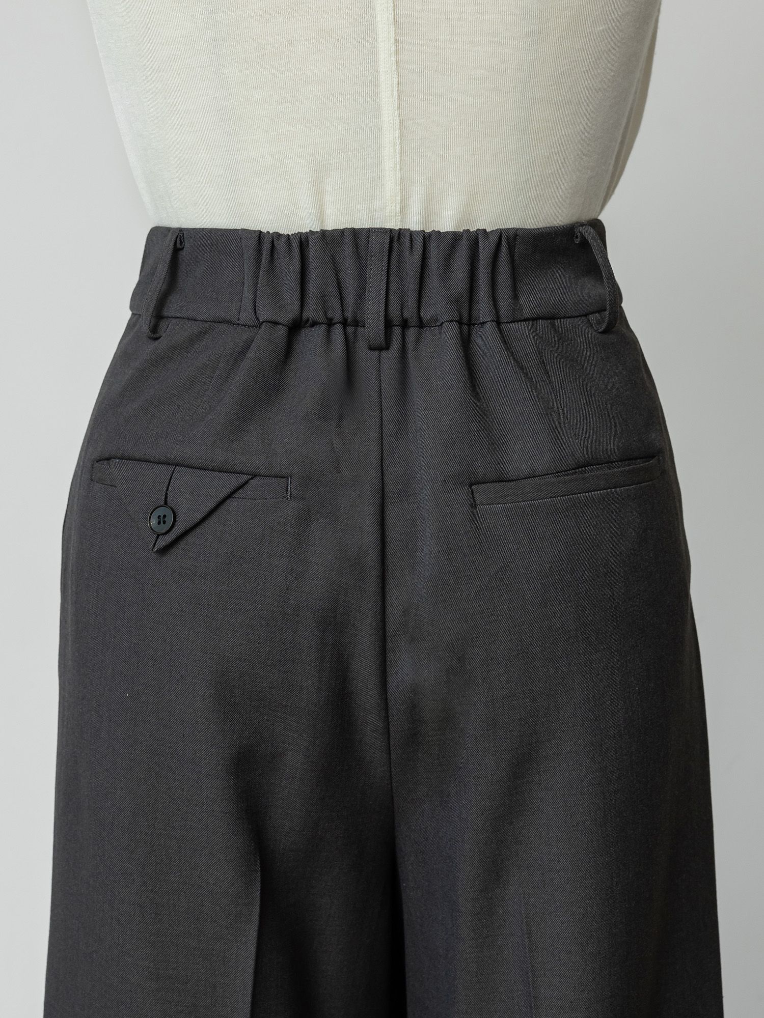 アシンメトリーツータックパンツ