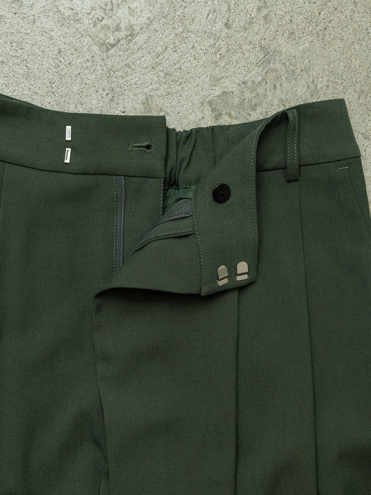 アシンメトリーツータックパンツ