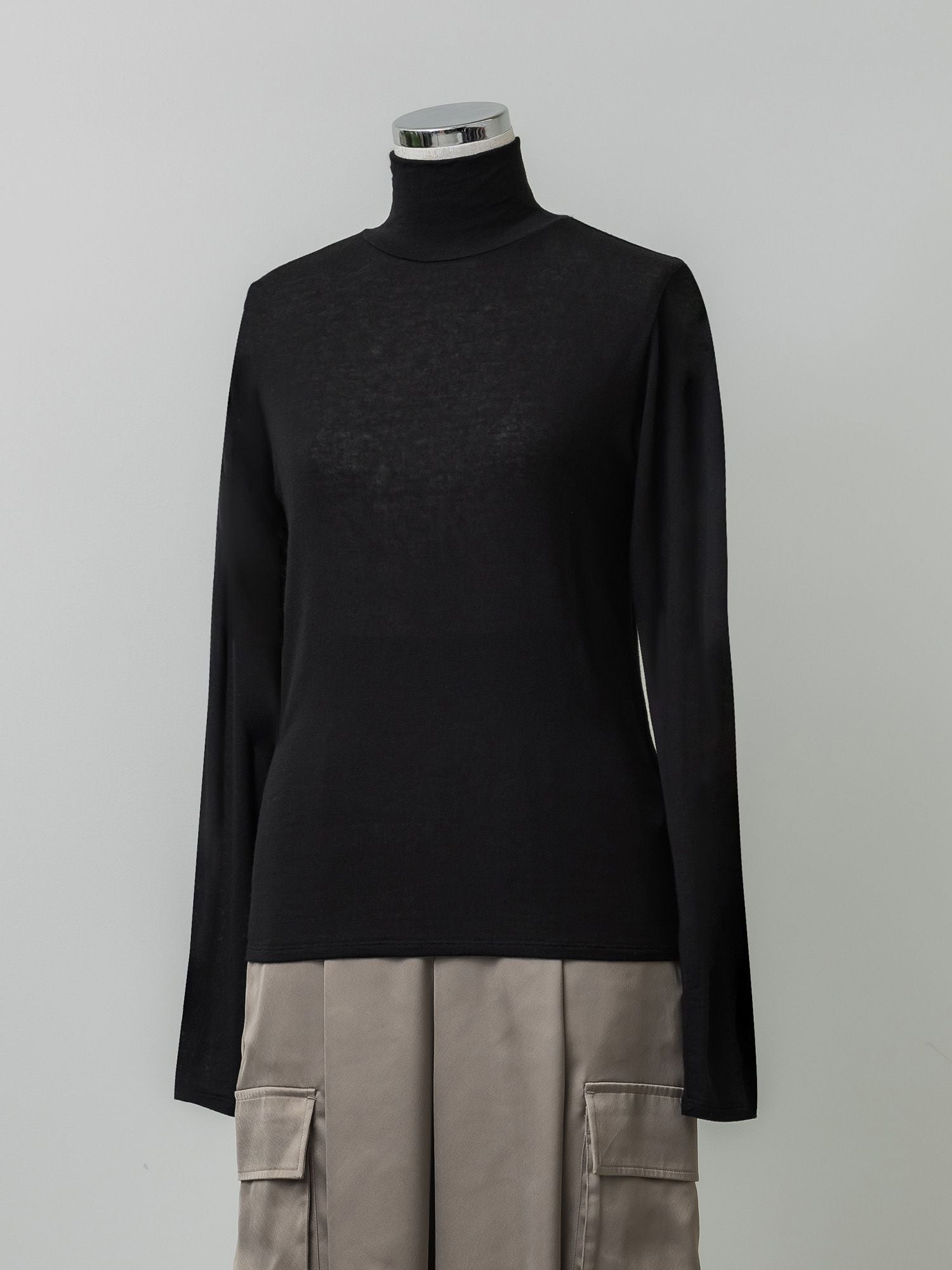 シルクブレンドハイネックトップス