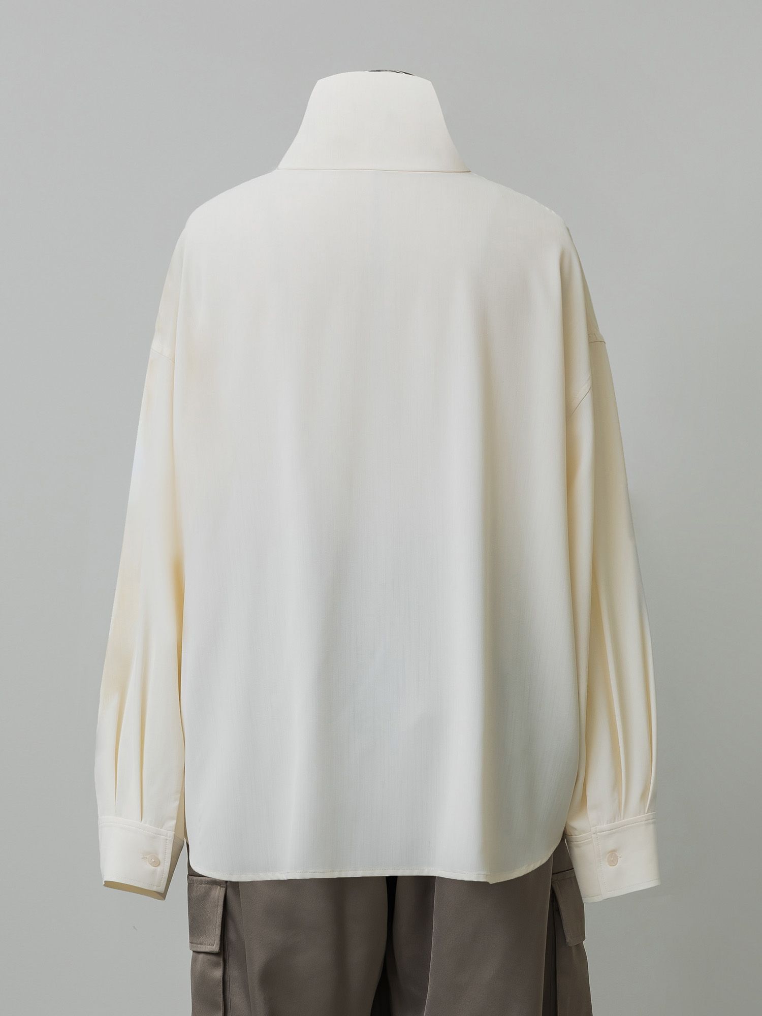 ビッグポケットハイネックブラウス