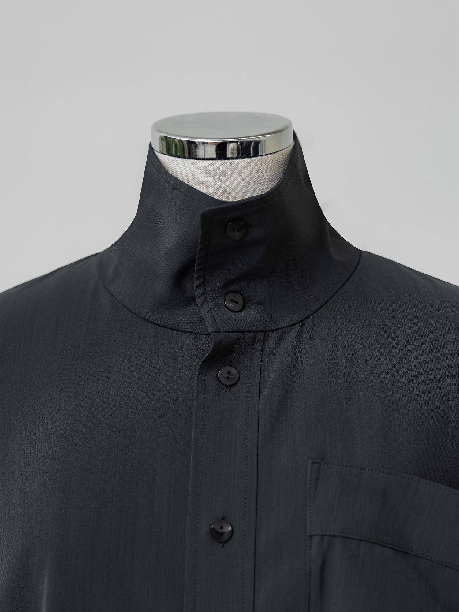 ビッグポケットハイネックブラウス