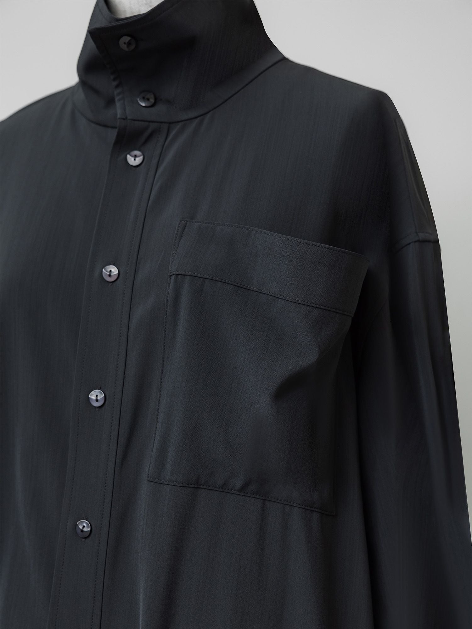 ビッグポケットハイネックブラウス