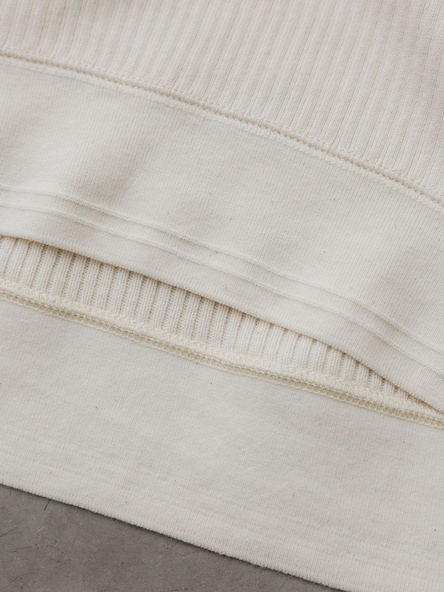 カーヴィシームリブプルオーバー