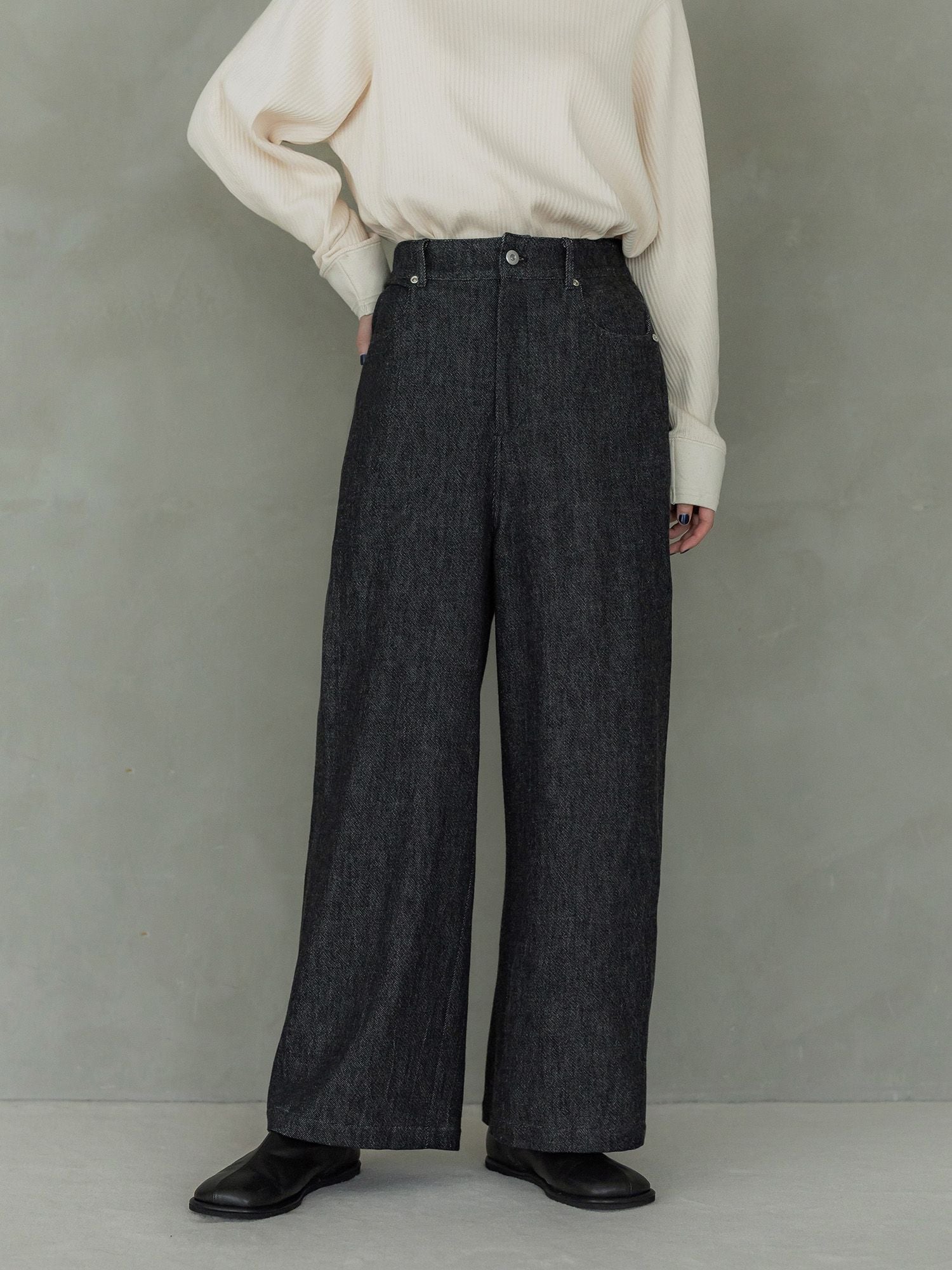 H170 B78 W59 H85 / 着用サイズ : サンプル