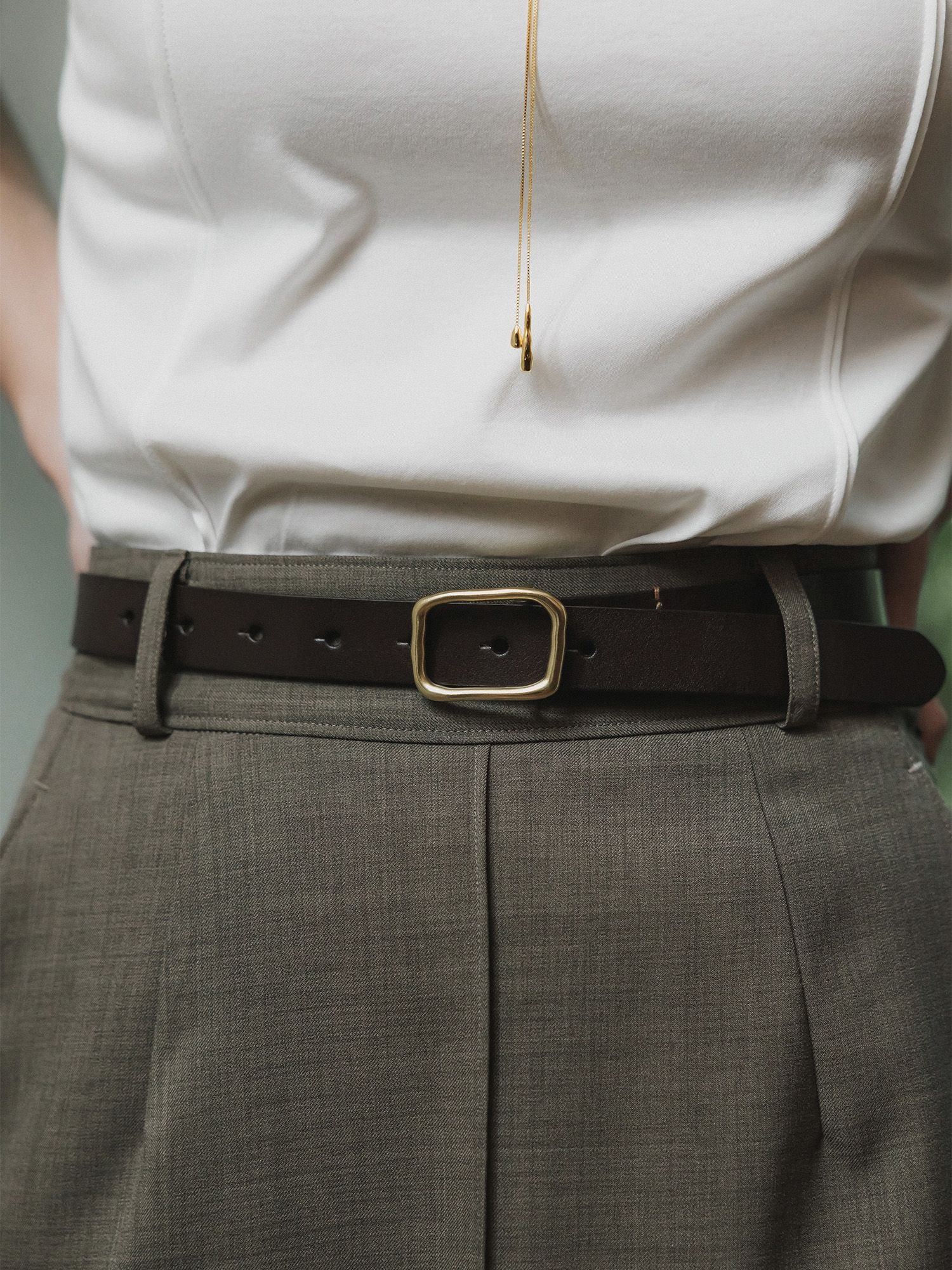 ボタンスタッズレザーベルト