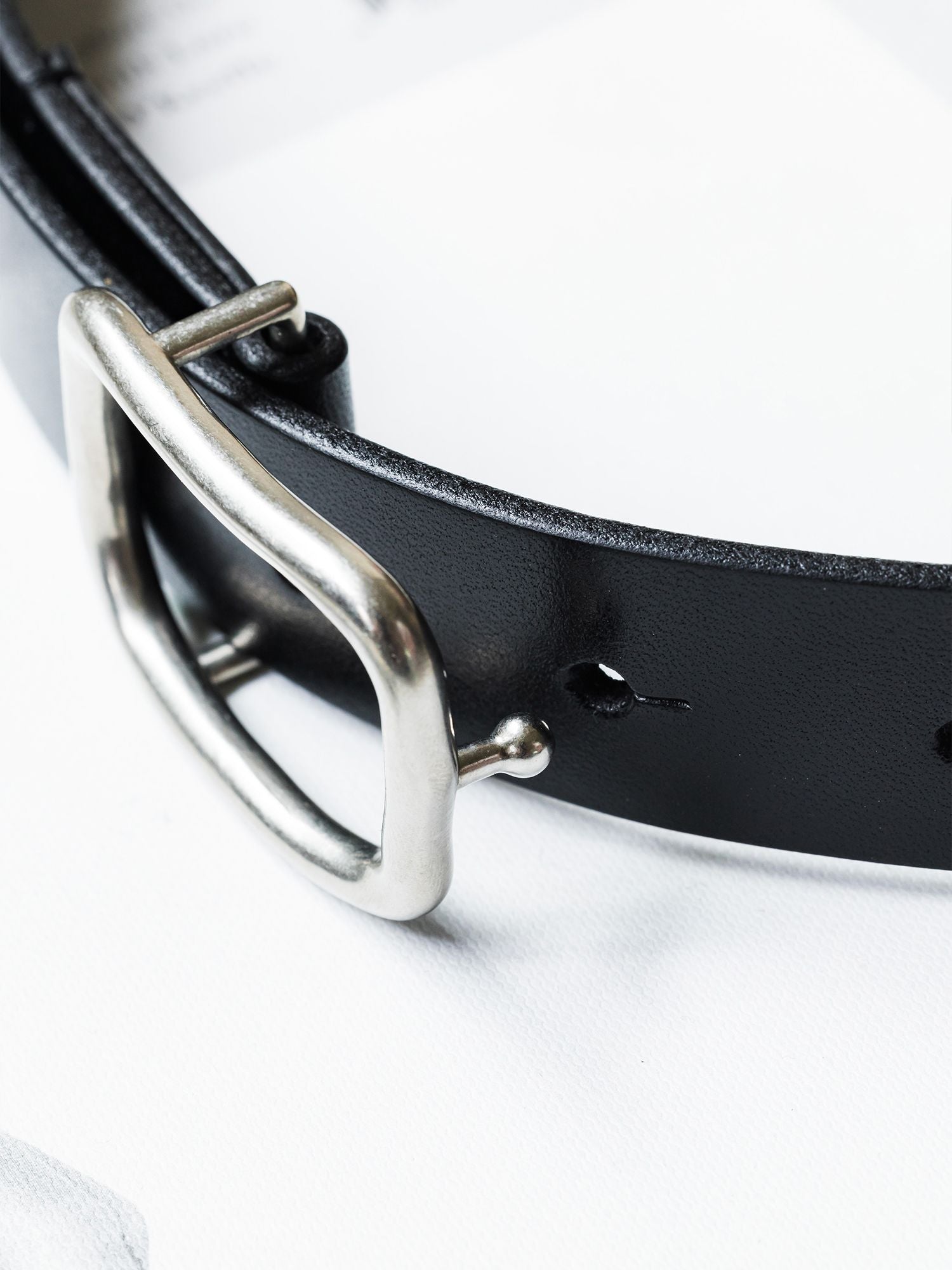 ボタンスタッズレザーベルト