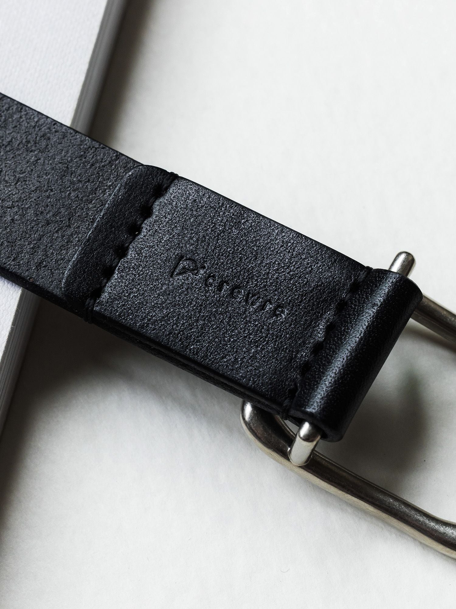 ボタンスタッズレザーベルト