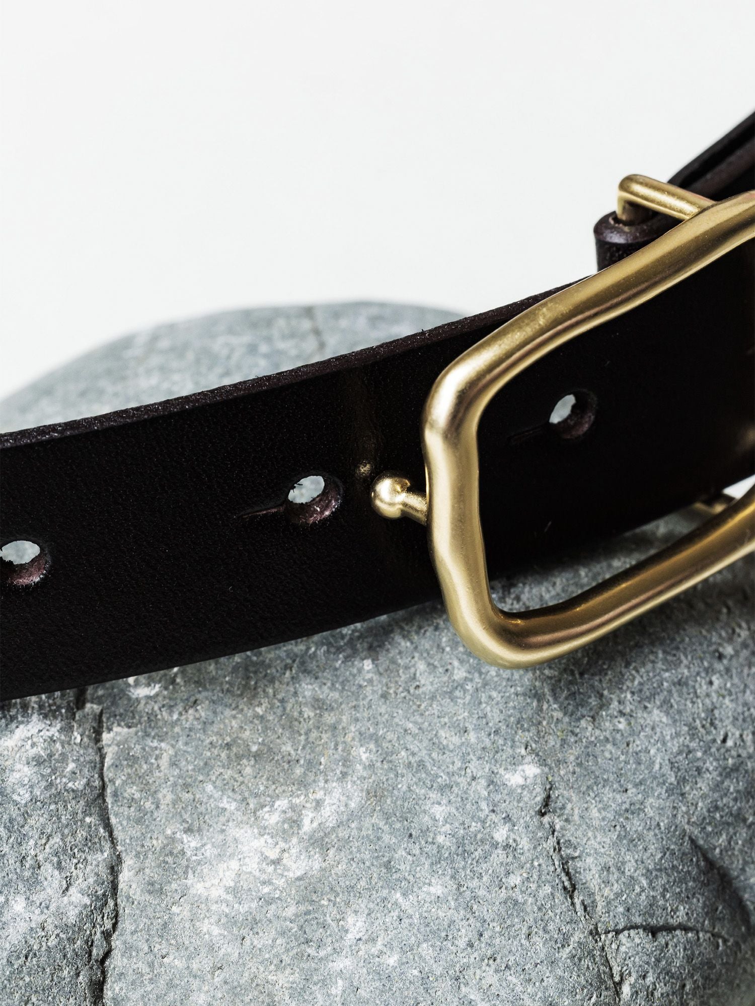 ボタンスタッズレザーベルト