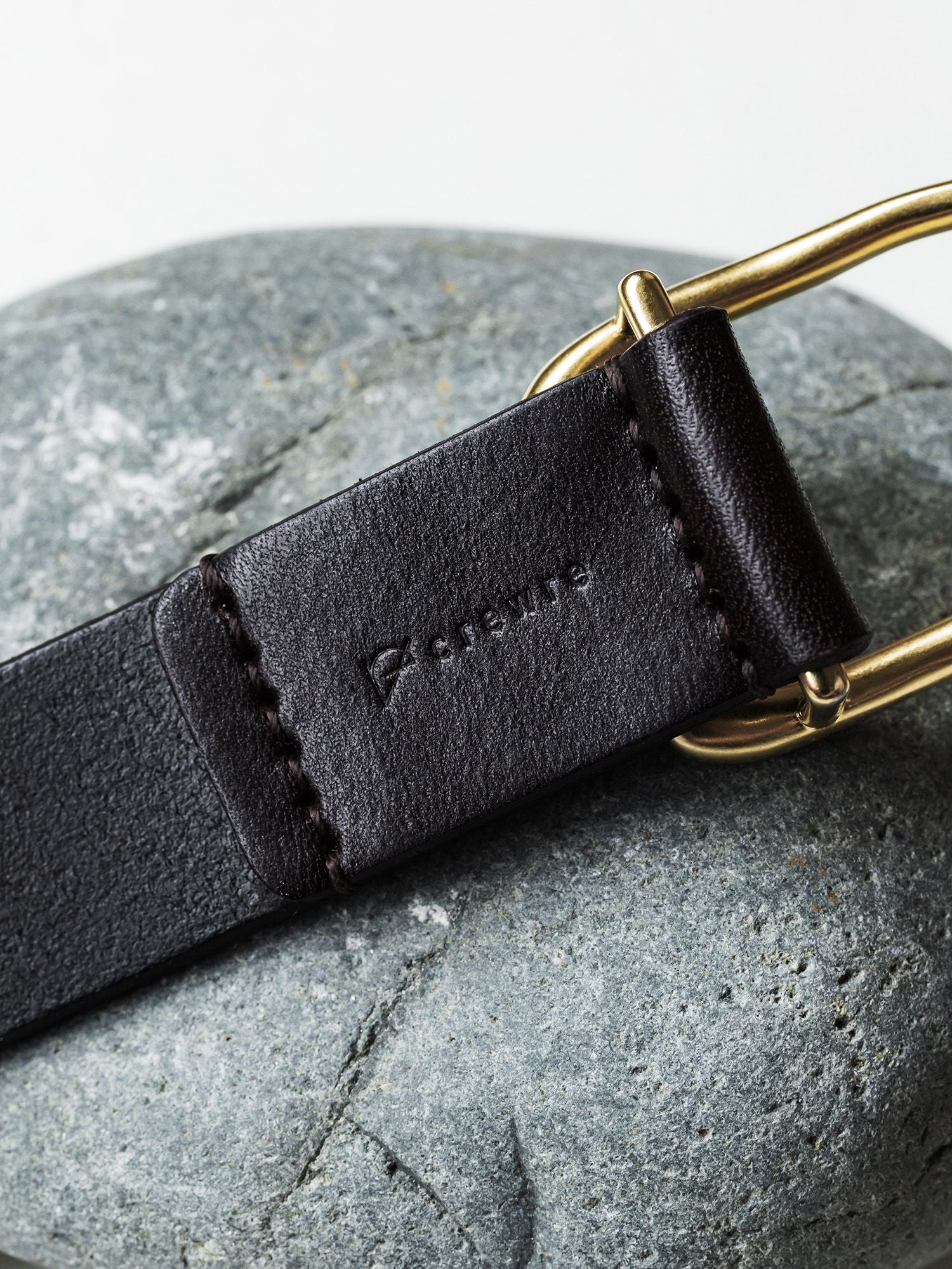 ボタンスタッズレザーベルト