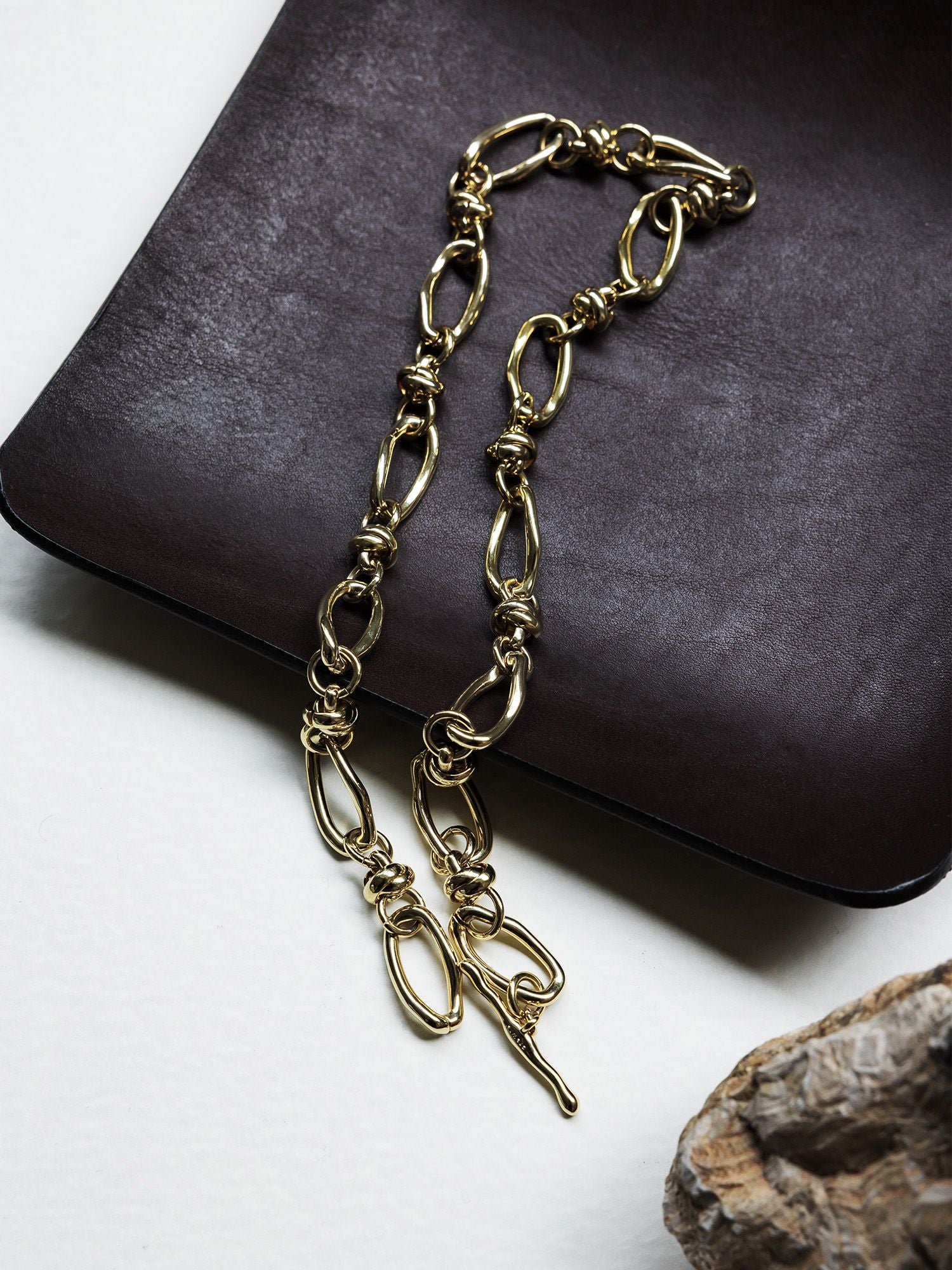 ツイストカーブチェーンネックレス