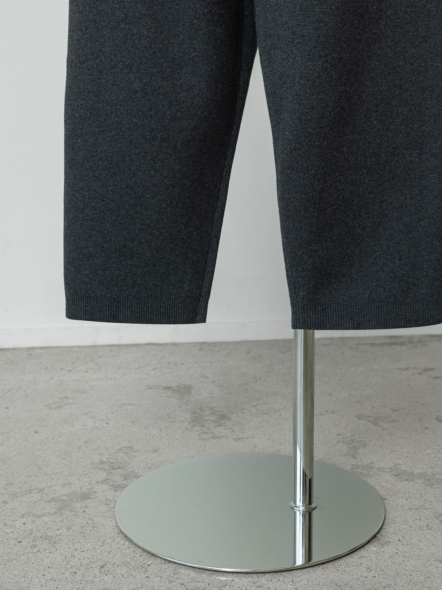 サイドシームレスニットパンツ