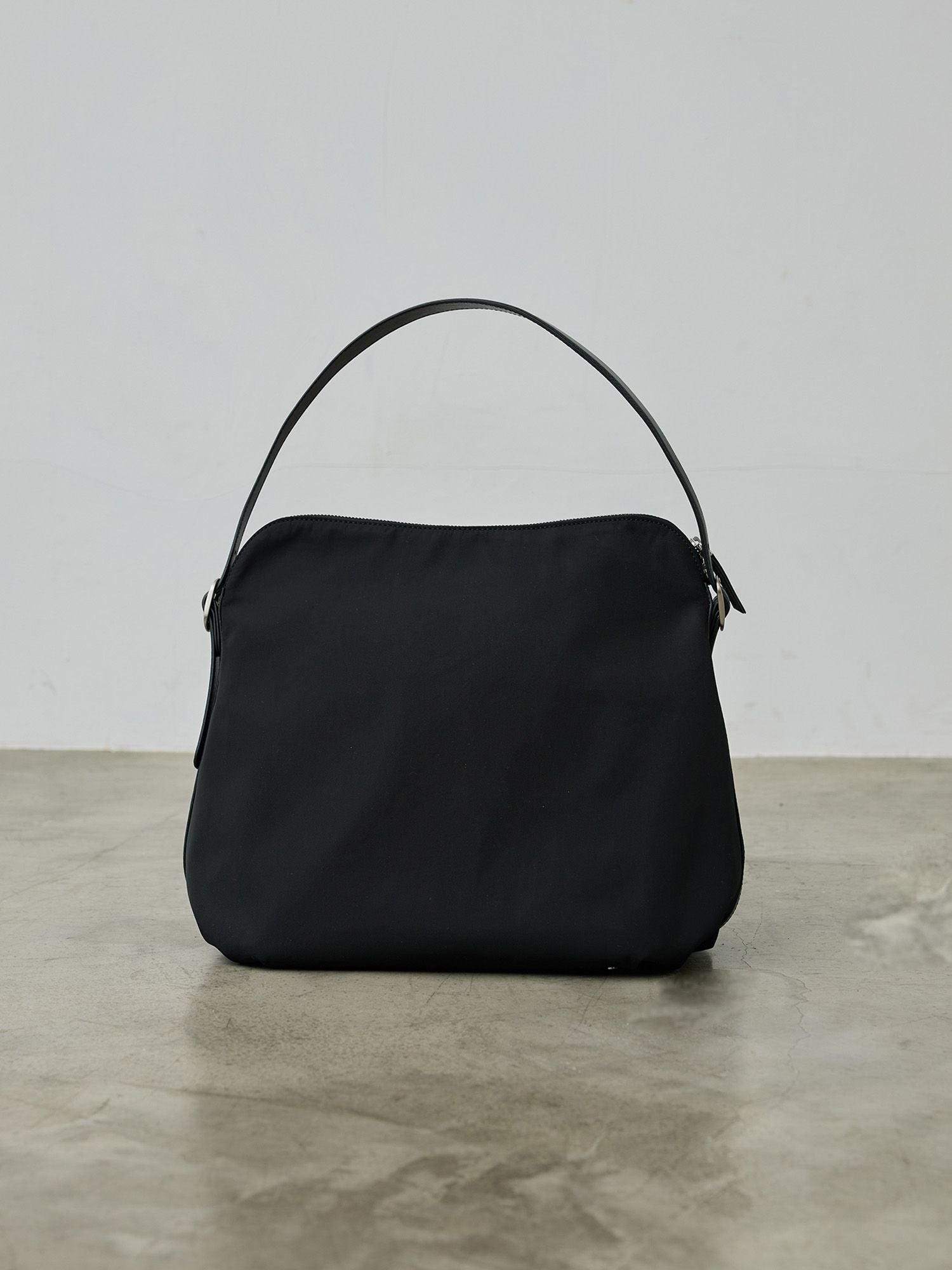 ナイロンレザーショルダーバッグ