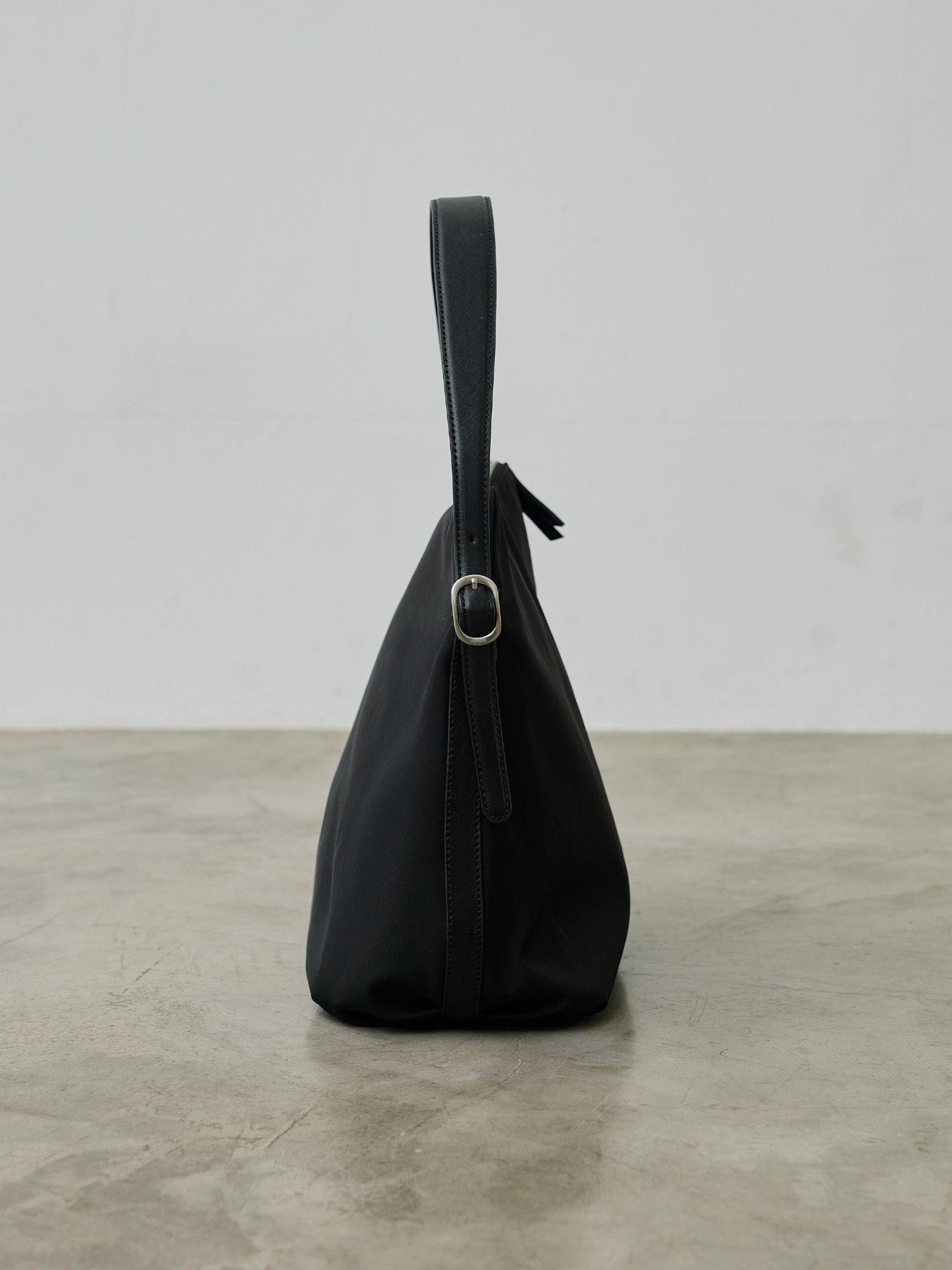 ナイロンレザーショルダーバッグ