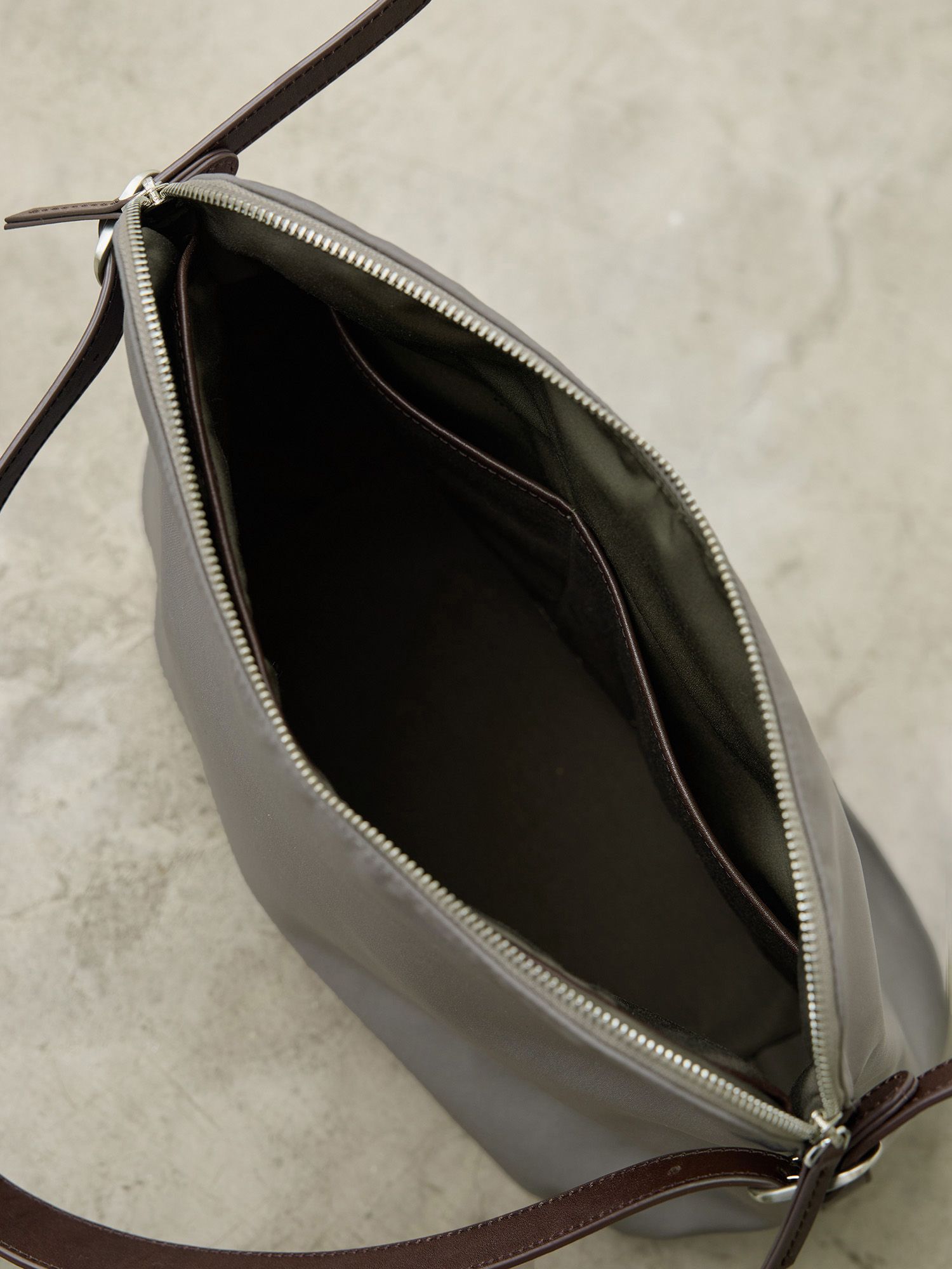 ナイロンレザーショルダーバッグ