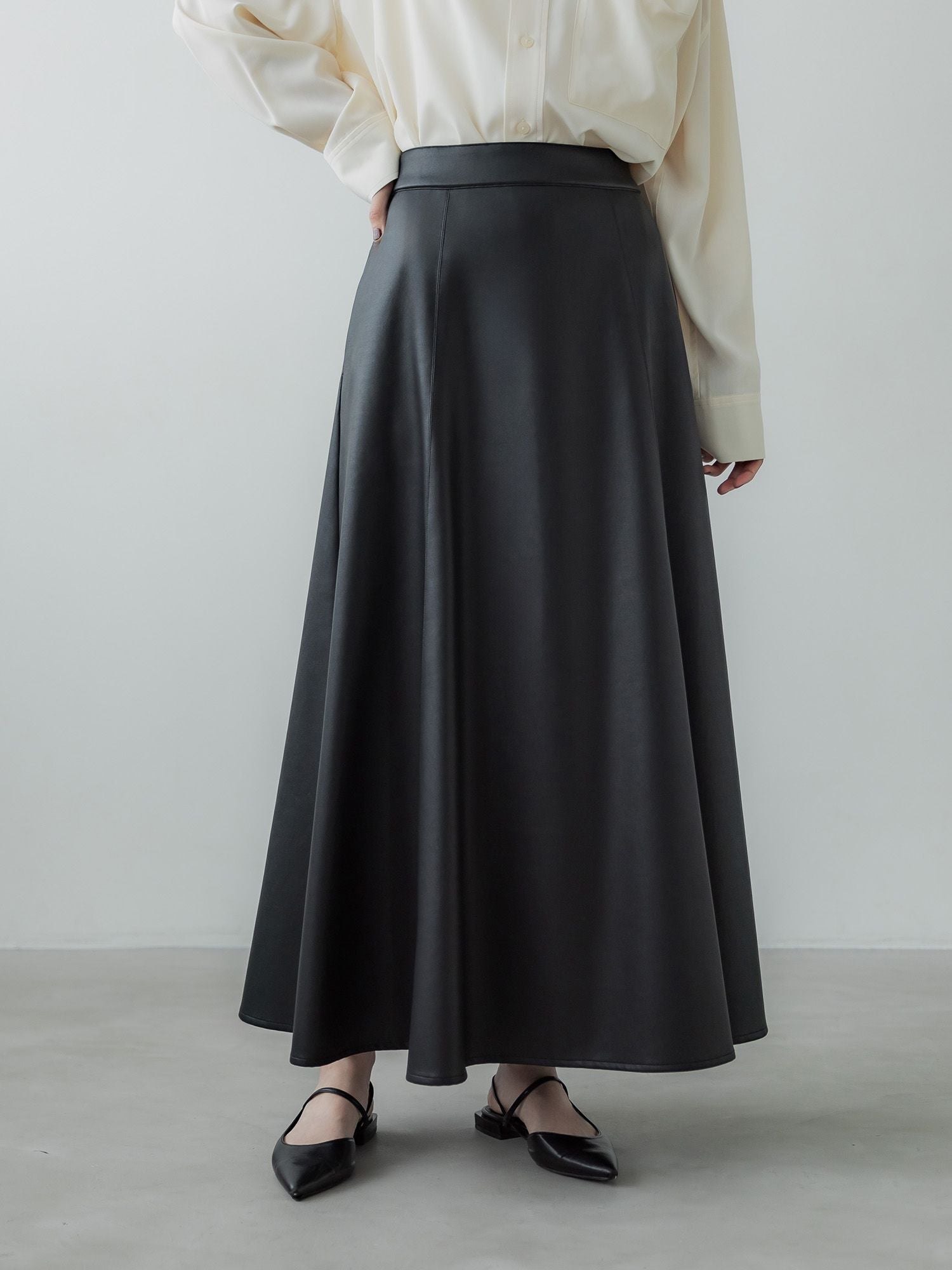 crewre online store / フェイクレザードレープスカート