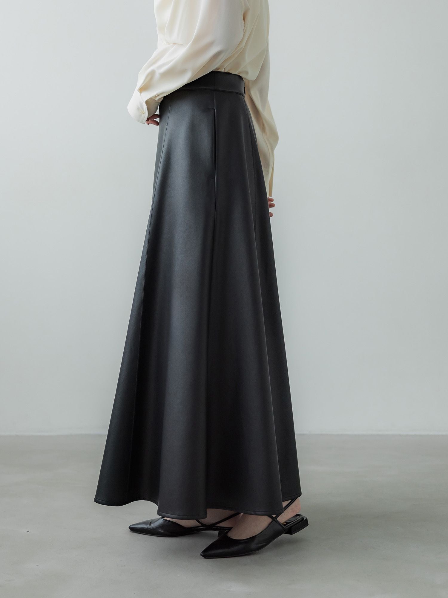 H170 B78 W59 H85 / 着用サイズ : サンプル