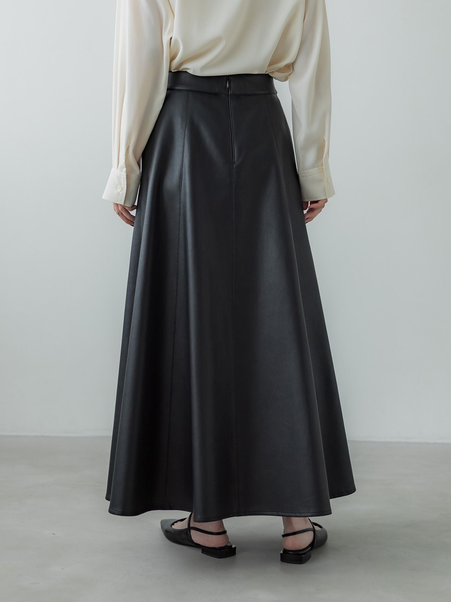 crewre online store / フェイクレザードレープスカート