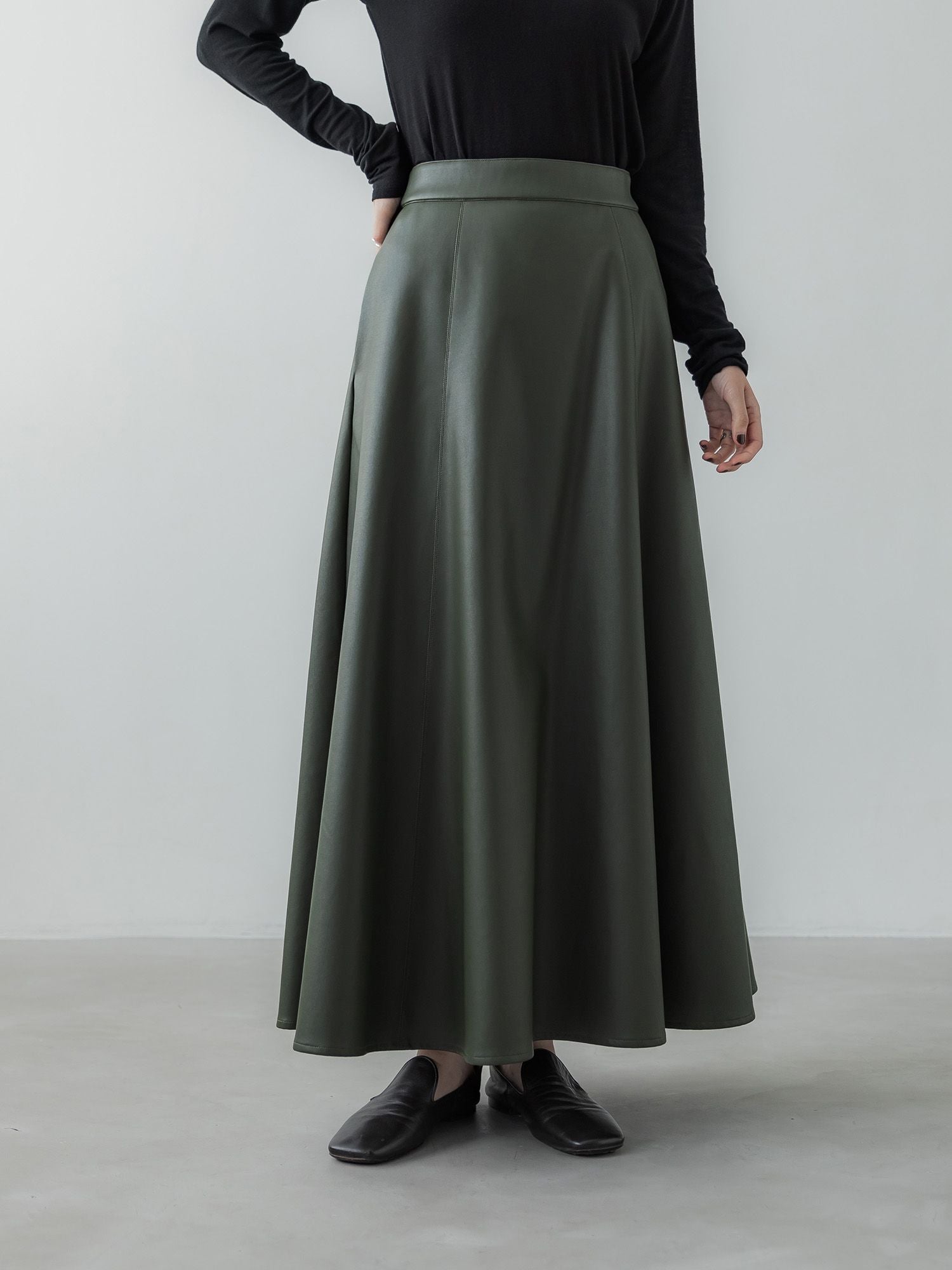 crewre online store / フェイクレザードレープスカート