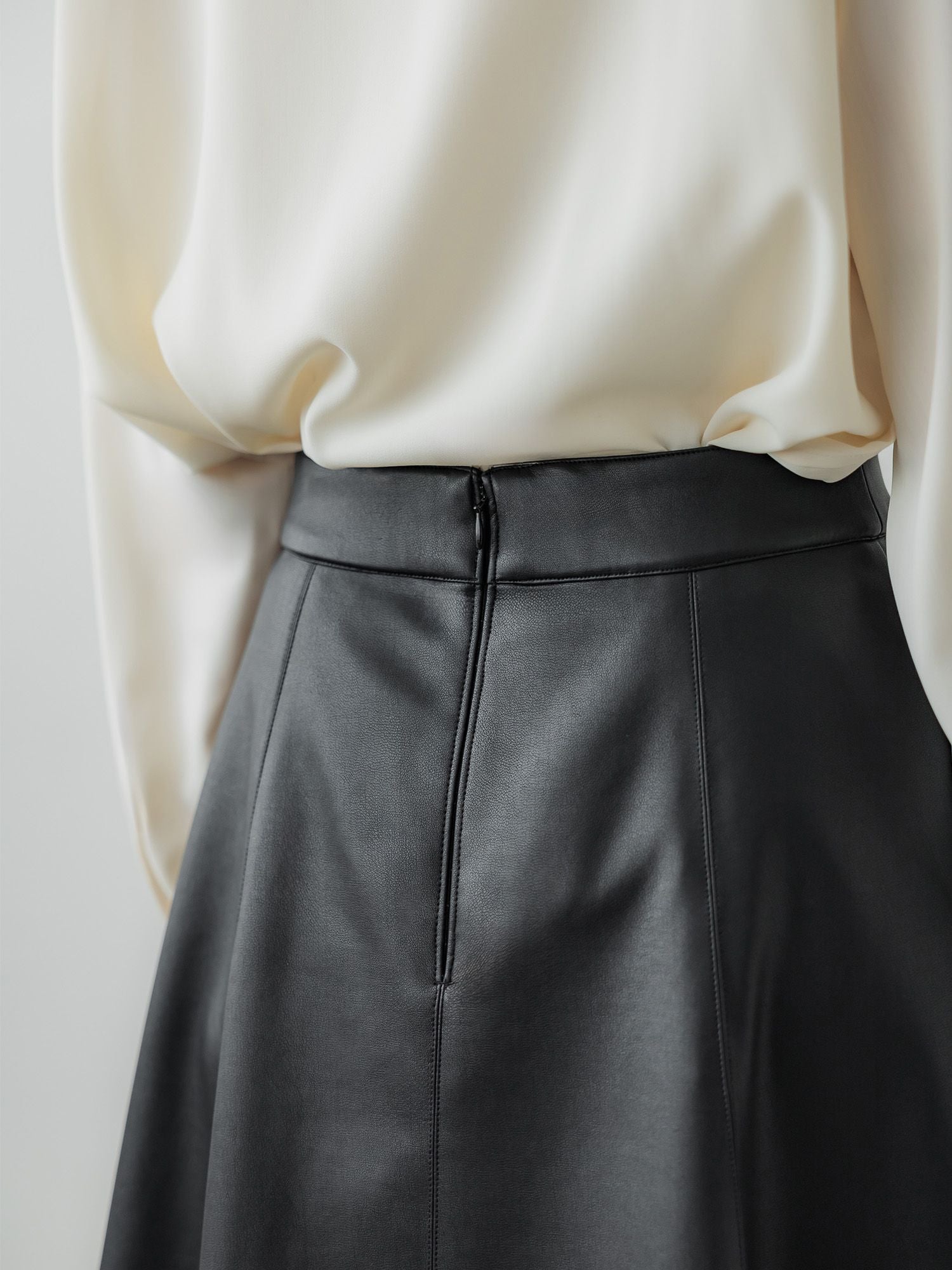 H170 B78 W59 H85 / 着用サイズ : サンプル