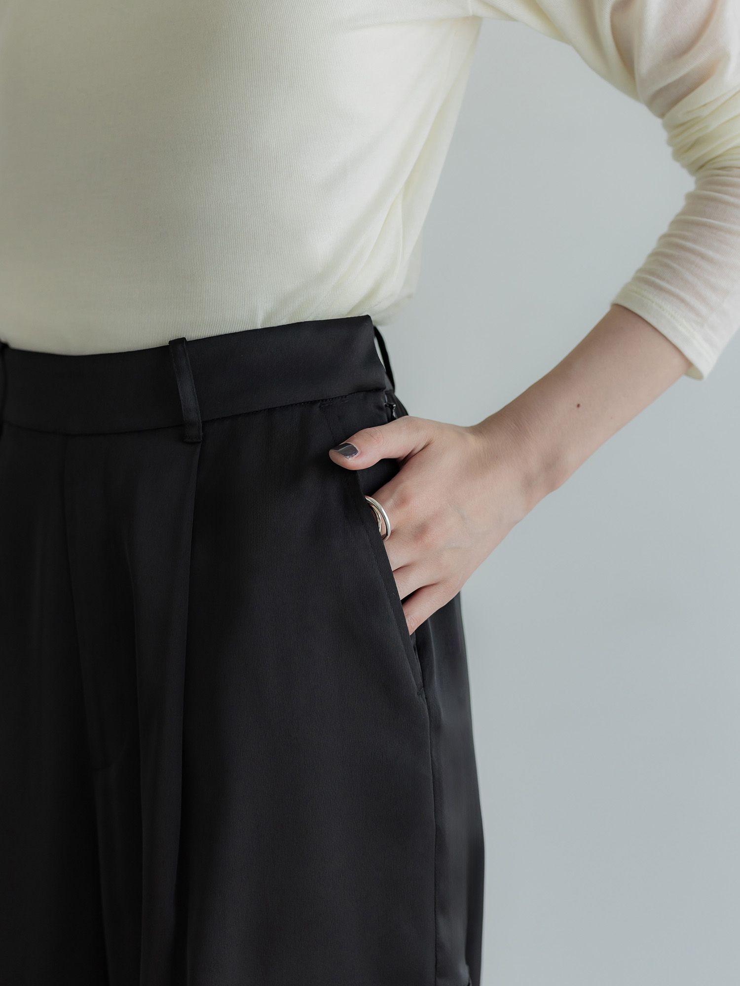 H168 B78 W61 H88 / 着用サイズ : サンプル