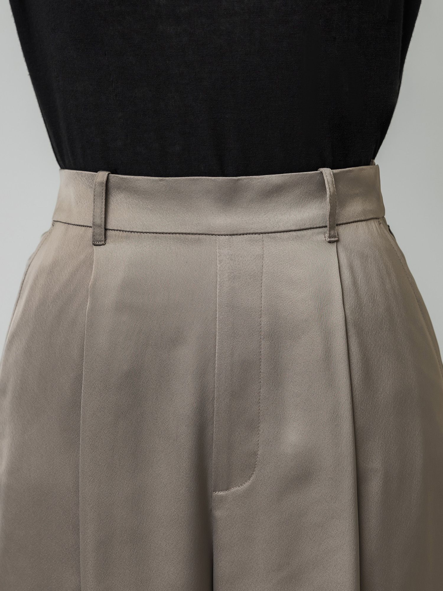 マットサテンカーゴパンツ