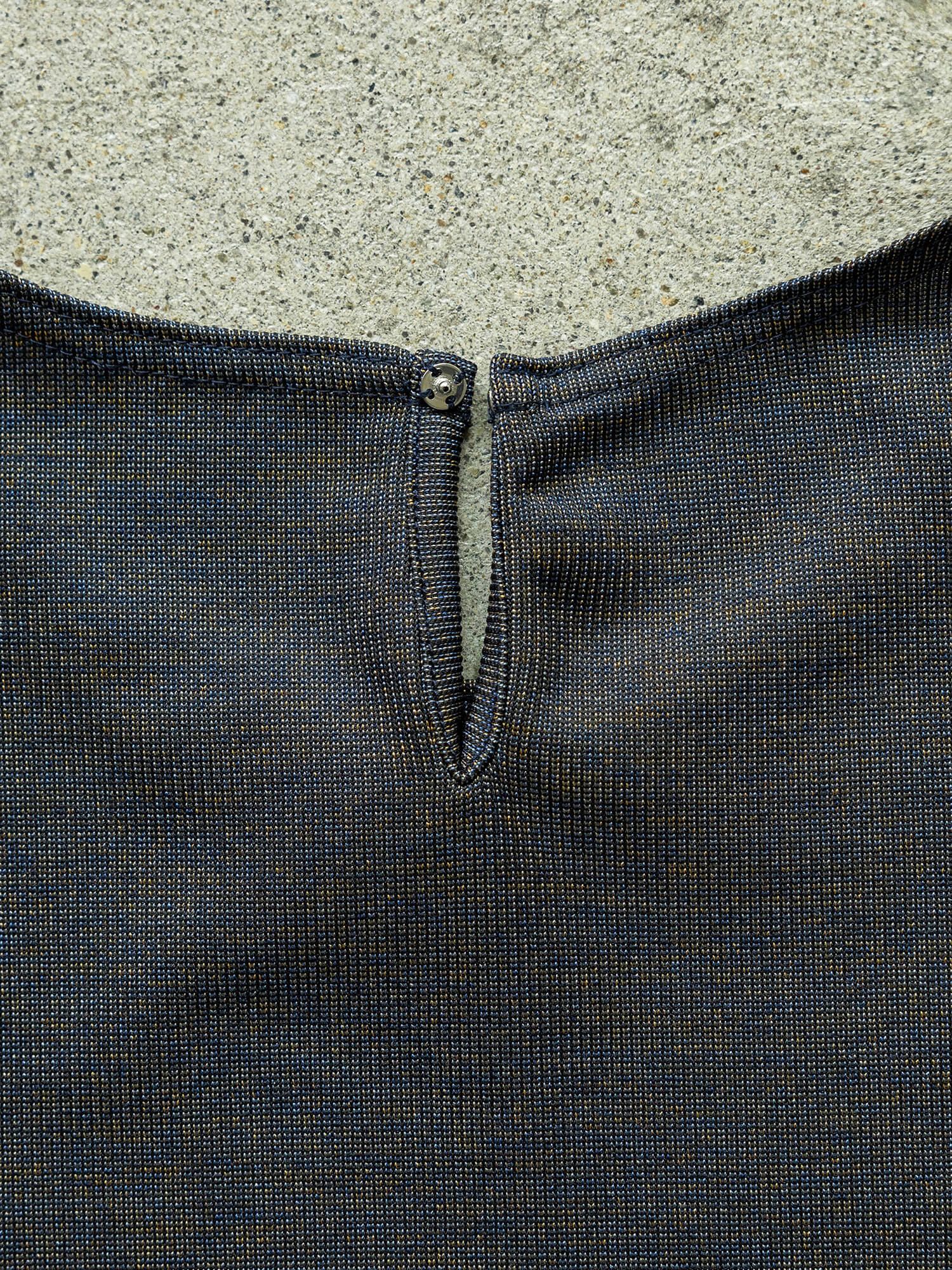 マルチカラーノースリーブトップス