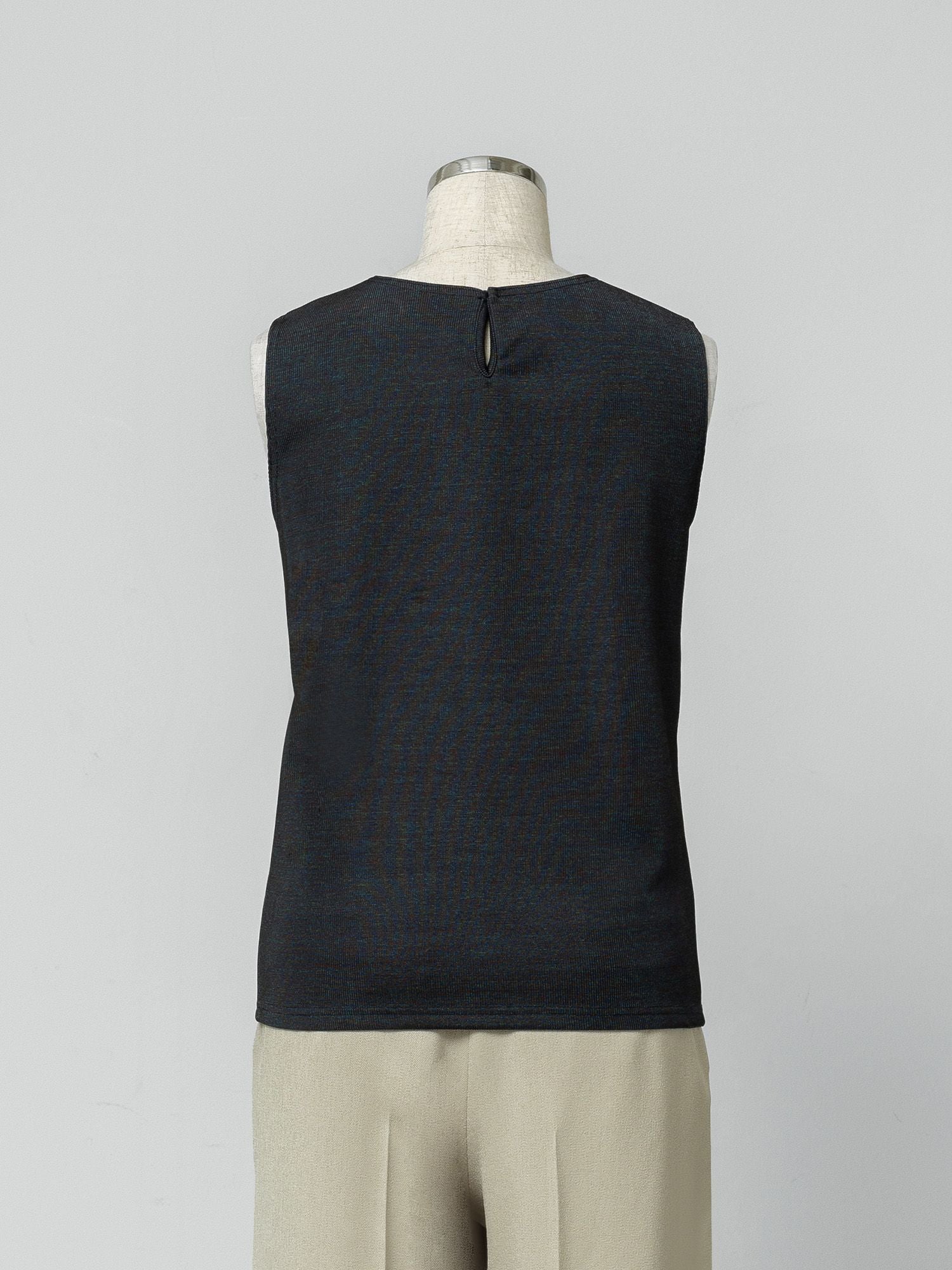 マルチカラーノースリーブトップス