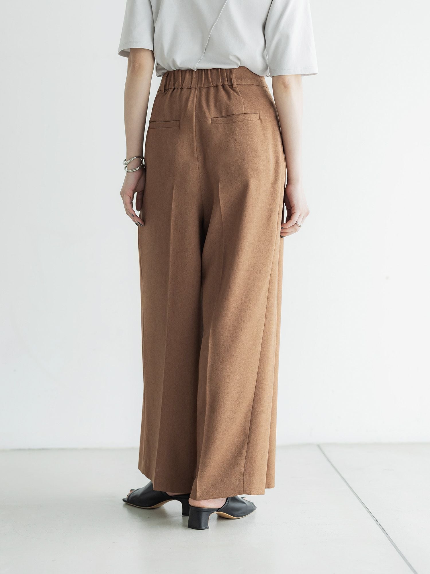 H170 B82 W60 H91/ 着用サイズ : サンプル