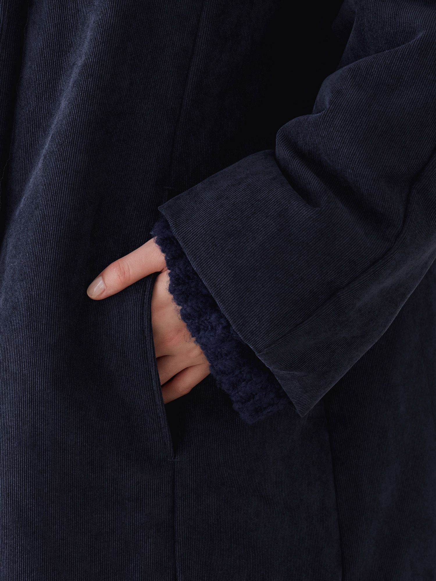 H168 B77 W60 H86 / 着用サイズ : size3