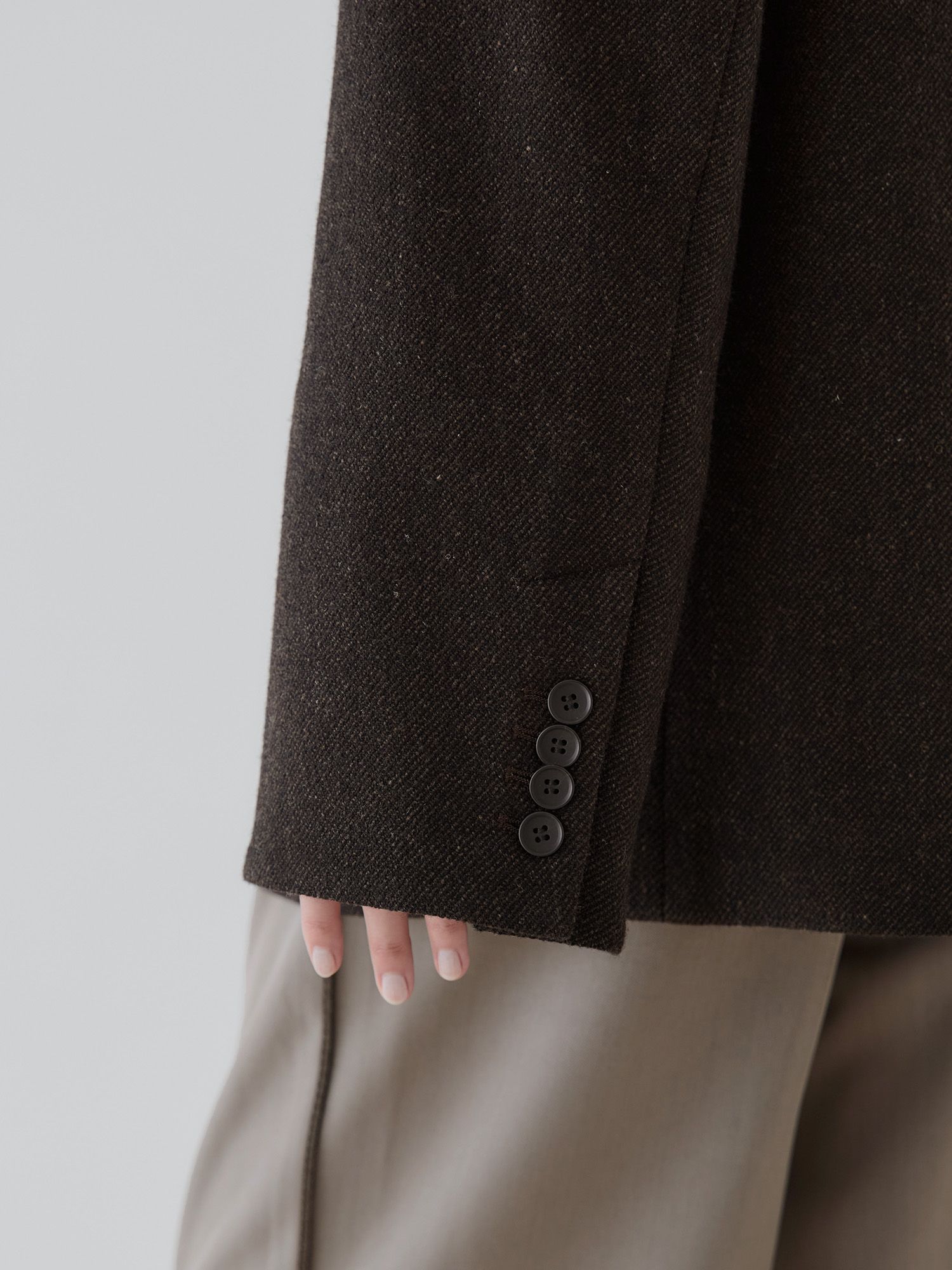 H168 B77 W60 H86 / 着用サイズ : size3