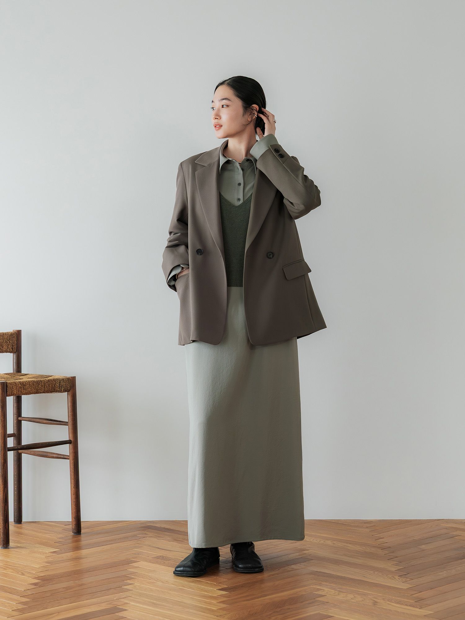 H168 B77 W60 H86 / 着用サイズ : size3