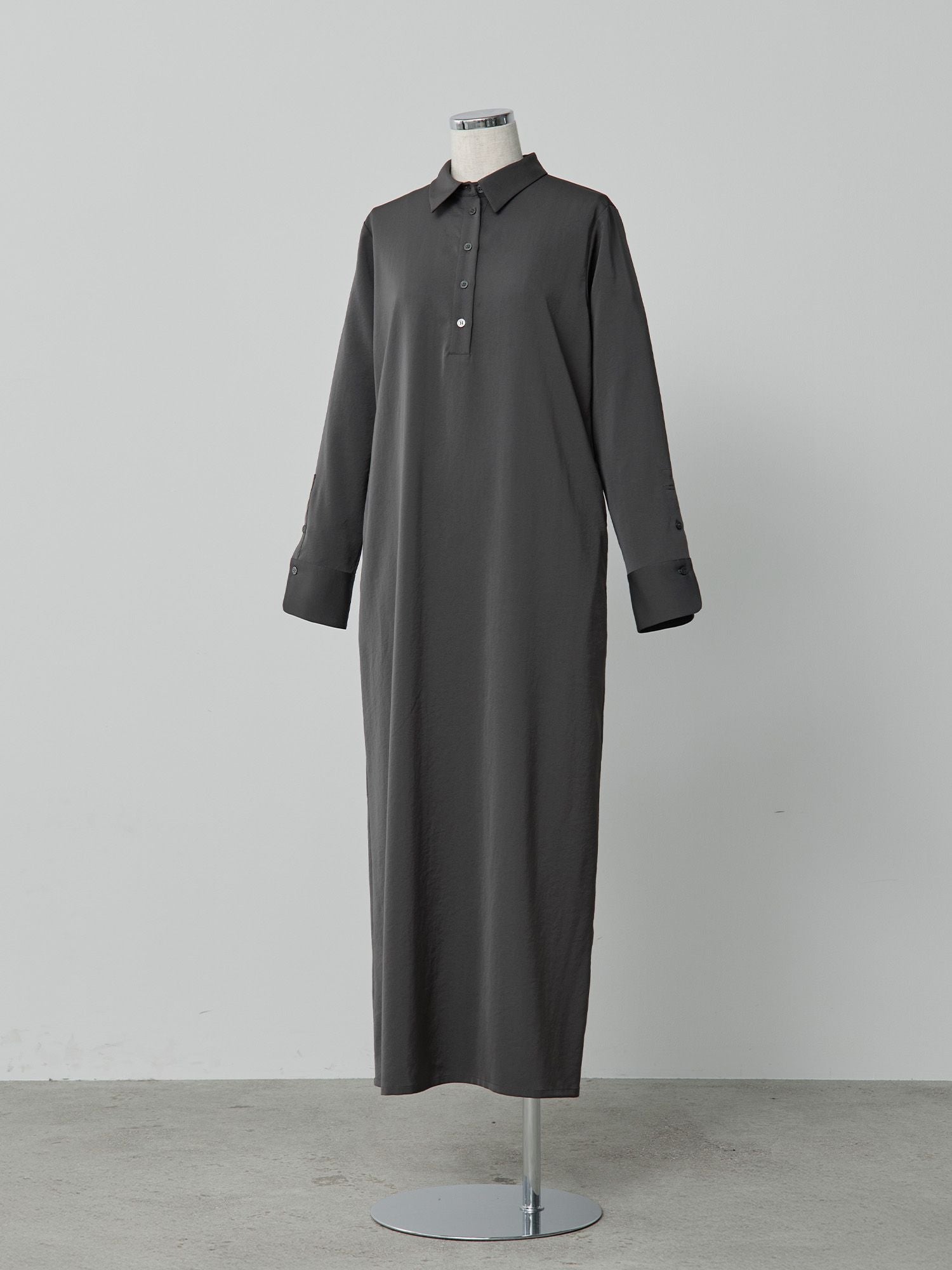 サテンドレープシャツワンピース