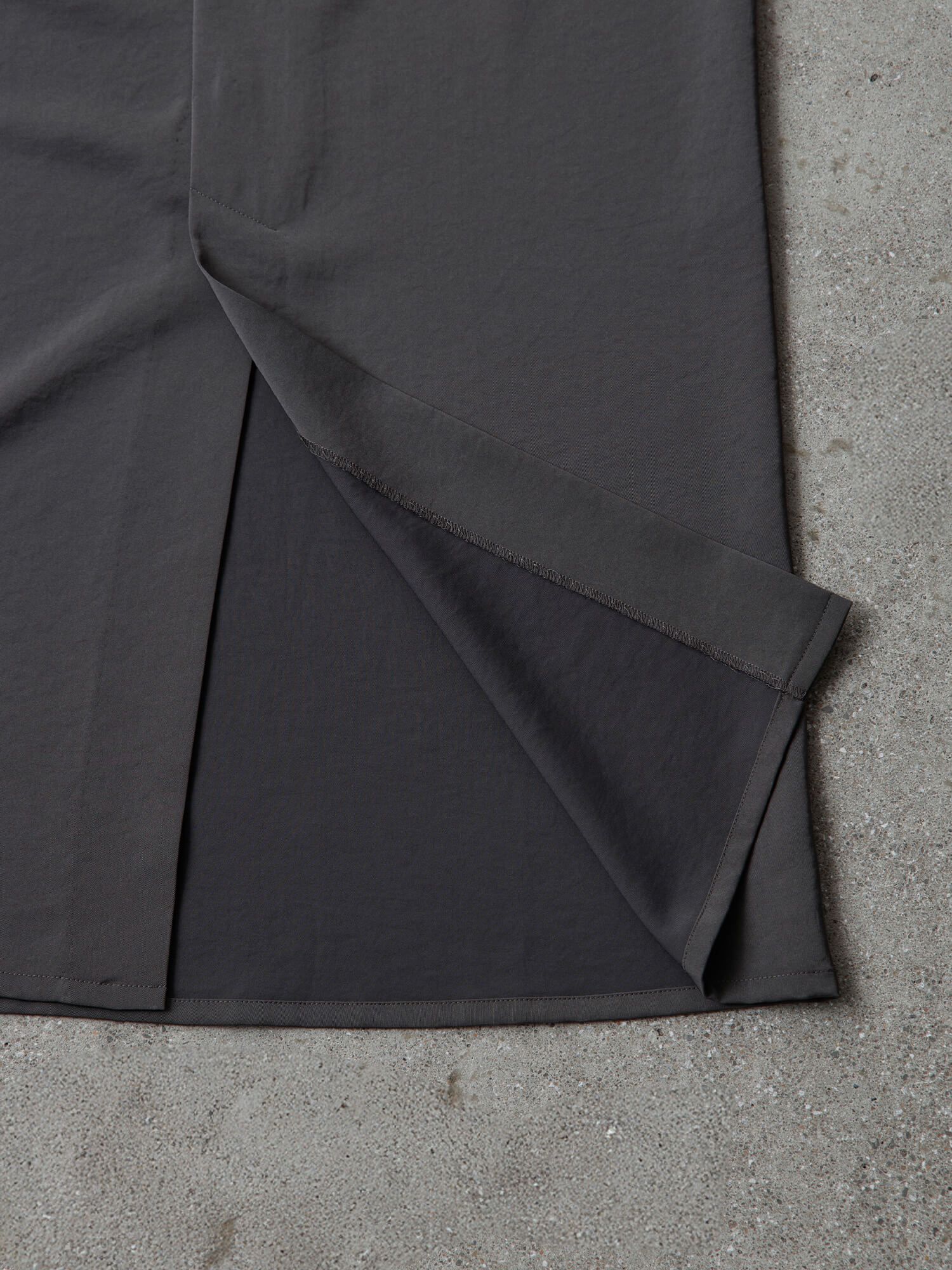 サテンドレープシャツワンピース