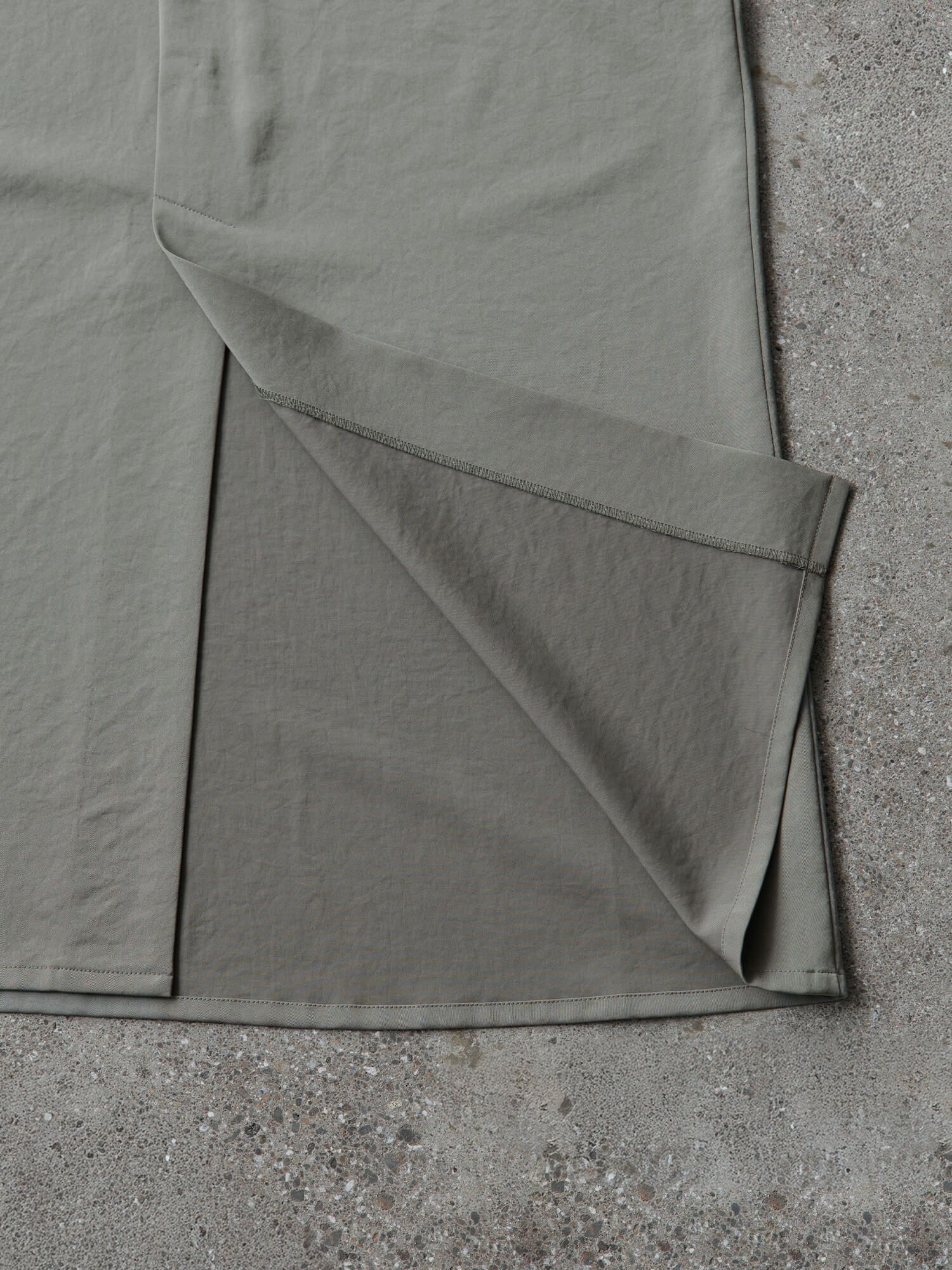 サテンドレープシャツワンピース