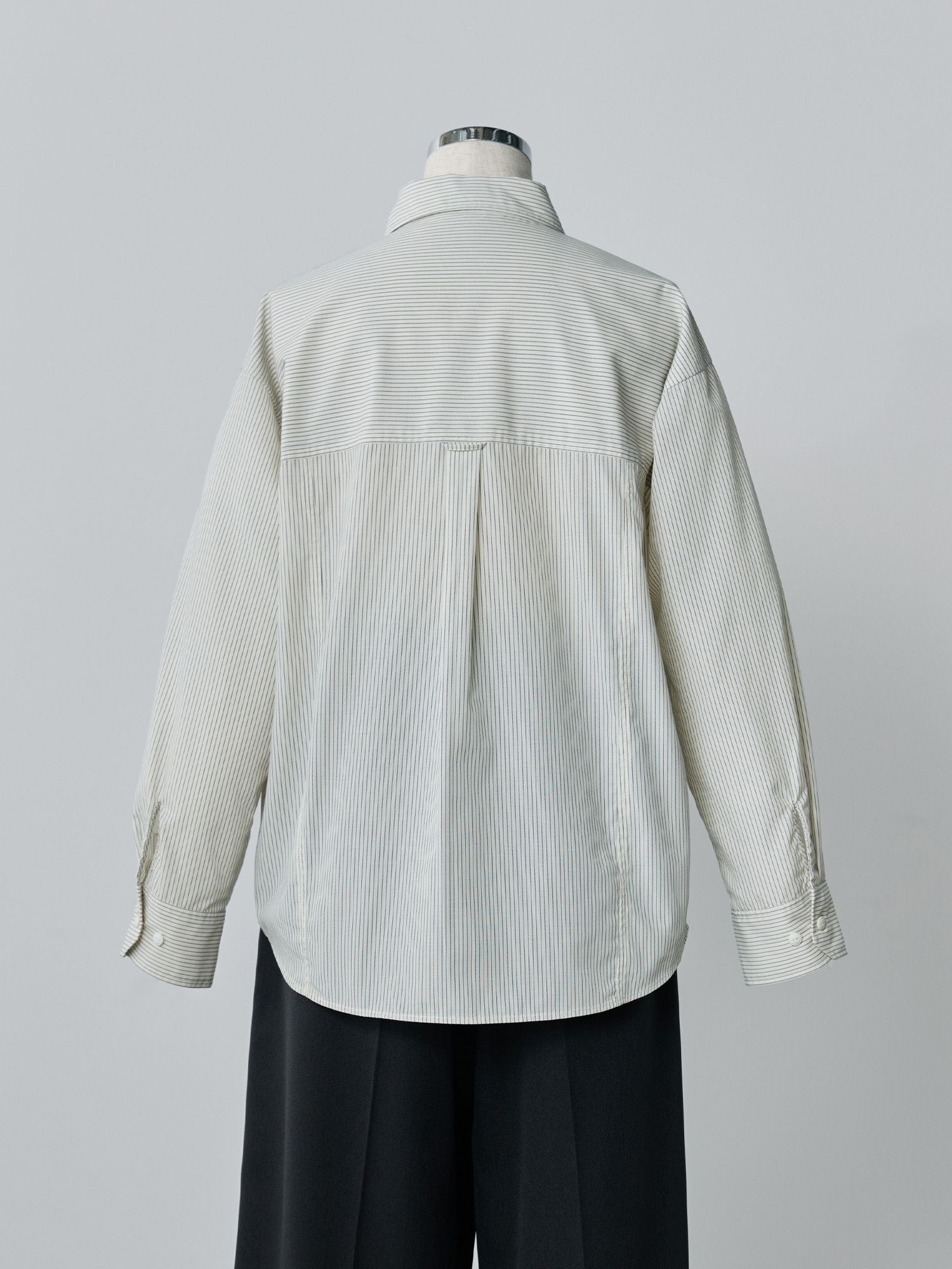 ストライプパネルシームシャツ