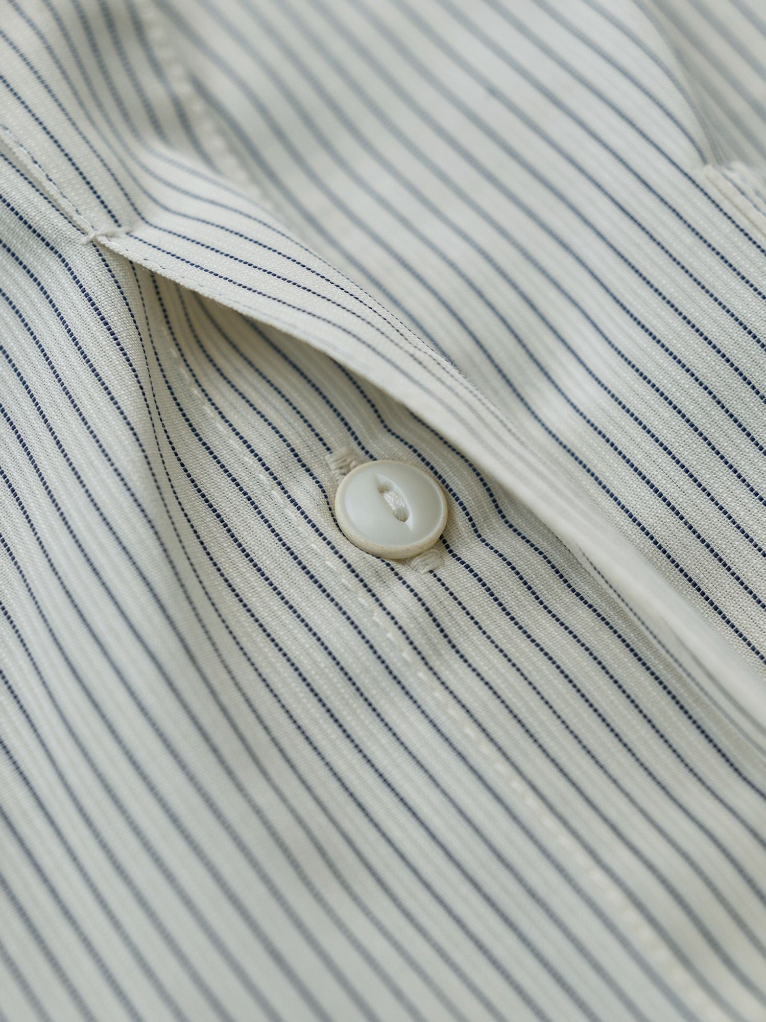 ストライプパネルシームシャツ