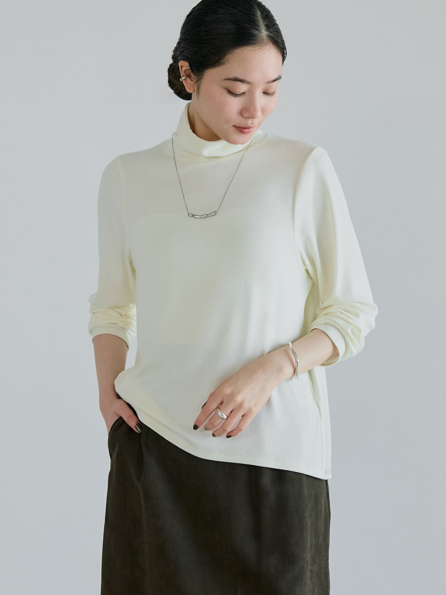 H168 B77 W60 H86 / 着用サイズ : size2